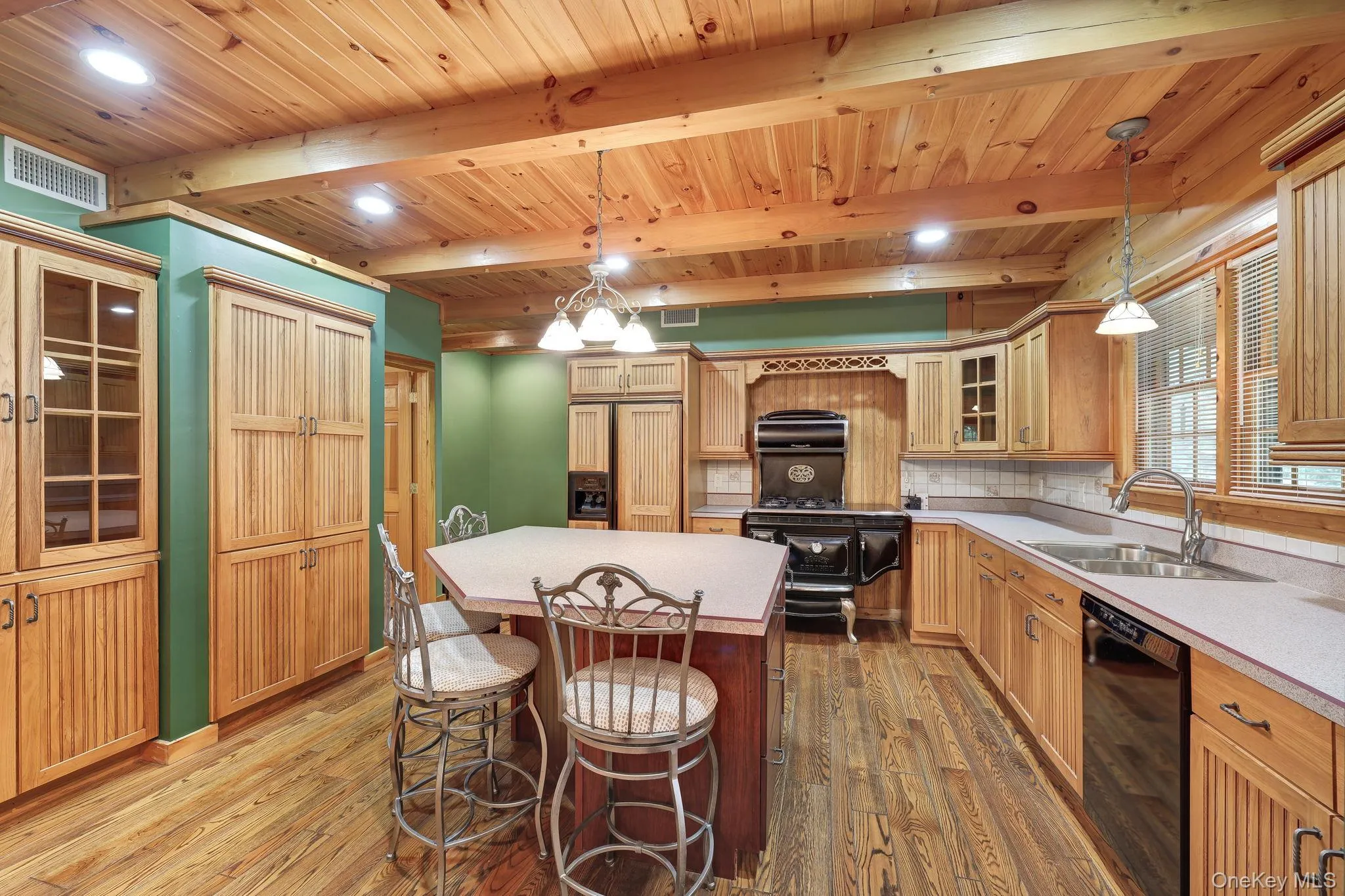 Eat in kitchen. Eat in kitchen.
