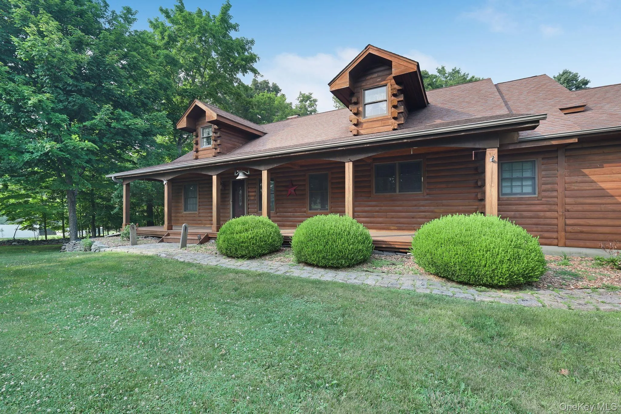 Mature landscaping and a paver walkway to the front porch. Mature landscaping and a paver walkway to the front porch.