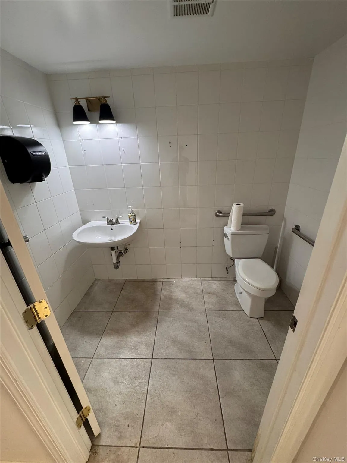 5071 Merrick Road, Oyster Bay, NY, ,Commercial Lease,For Rent,Merrick,0,1026663 5071 Merrick Road, Oyster Bay, NY, ,Commercial Lease,For Rent,Merrick,0,1026663