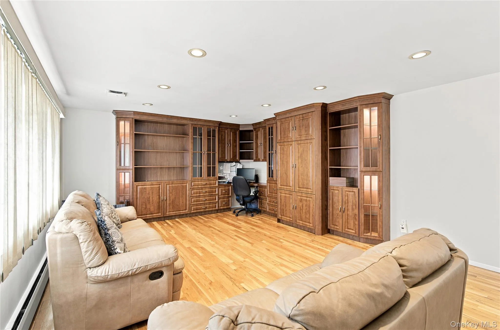 6 Navy Drive, Smithtown, NY, 4 Bedrooms Bedrooms, 7 Rooms Rooms,2 BathroomsBathrooms,Residential,For Rent,Navy,0,1026666 6 Navy Drive, Smithtown, NY, 4 Bedrooms Bedrooms, 7 Rooms Rooms,2 BathroomsBathrooms,Residential,For Rent,Navy,0,1026666