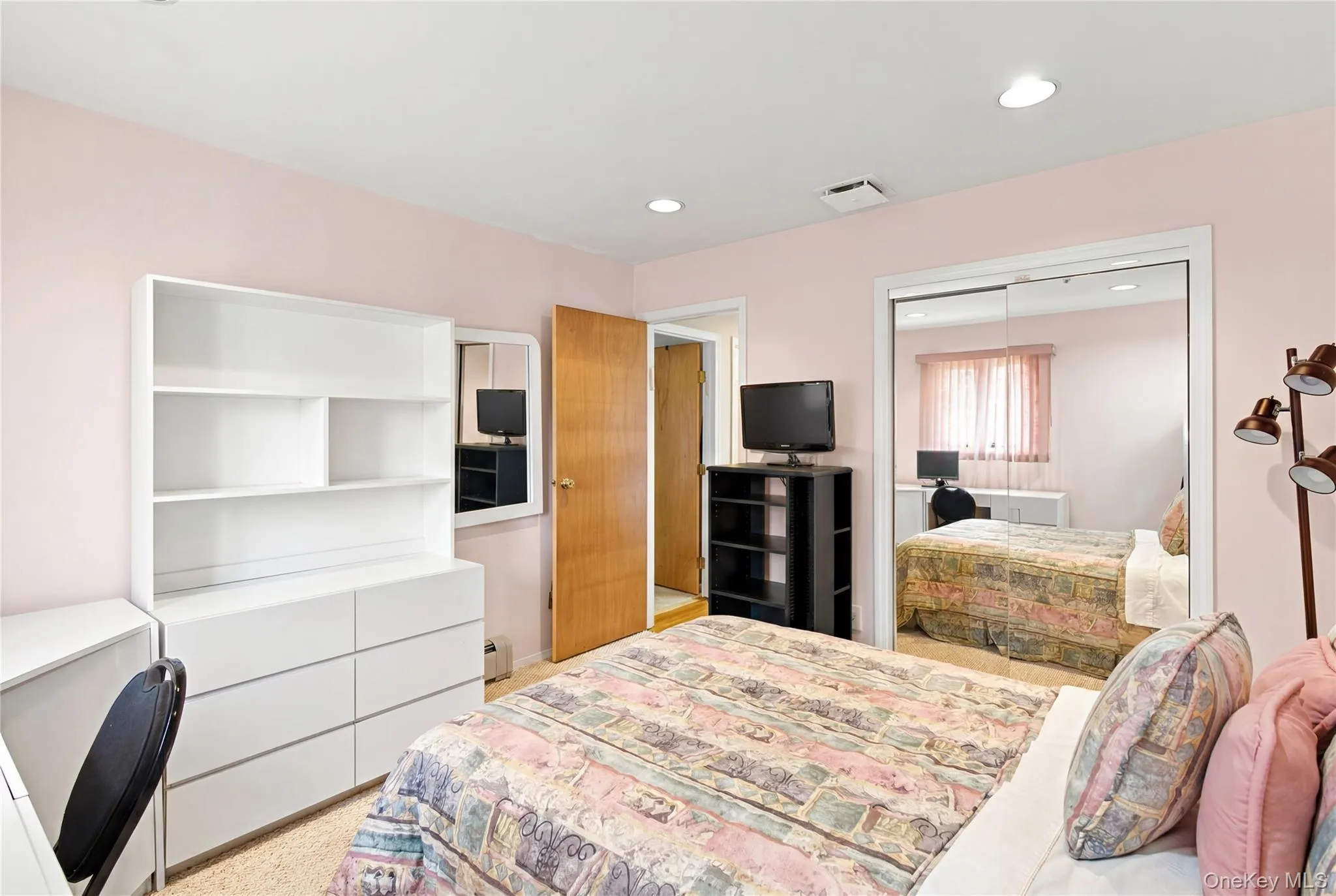 6 Navy Drive, Smithtown, NY, 4 Bedrooms Bedrooms, 7 Rooms Rooms,2 BathroomsBathrooms,Residential,For Rent,Navy,0,1026666 6 Navy Drive, Smithtown, NY, 4 Bedrooms Bedrooms, 7 Rooms Rooms,2 BathroomsBathrooms,Residential,For Rent,Navy,0,1026666