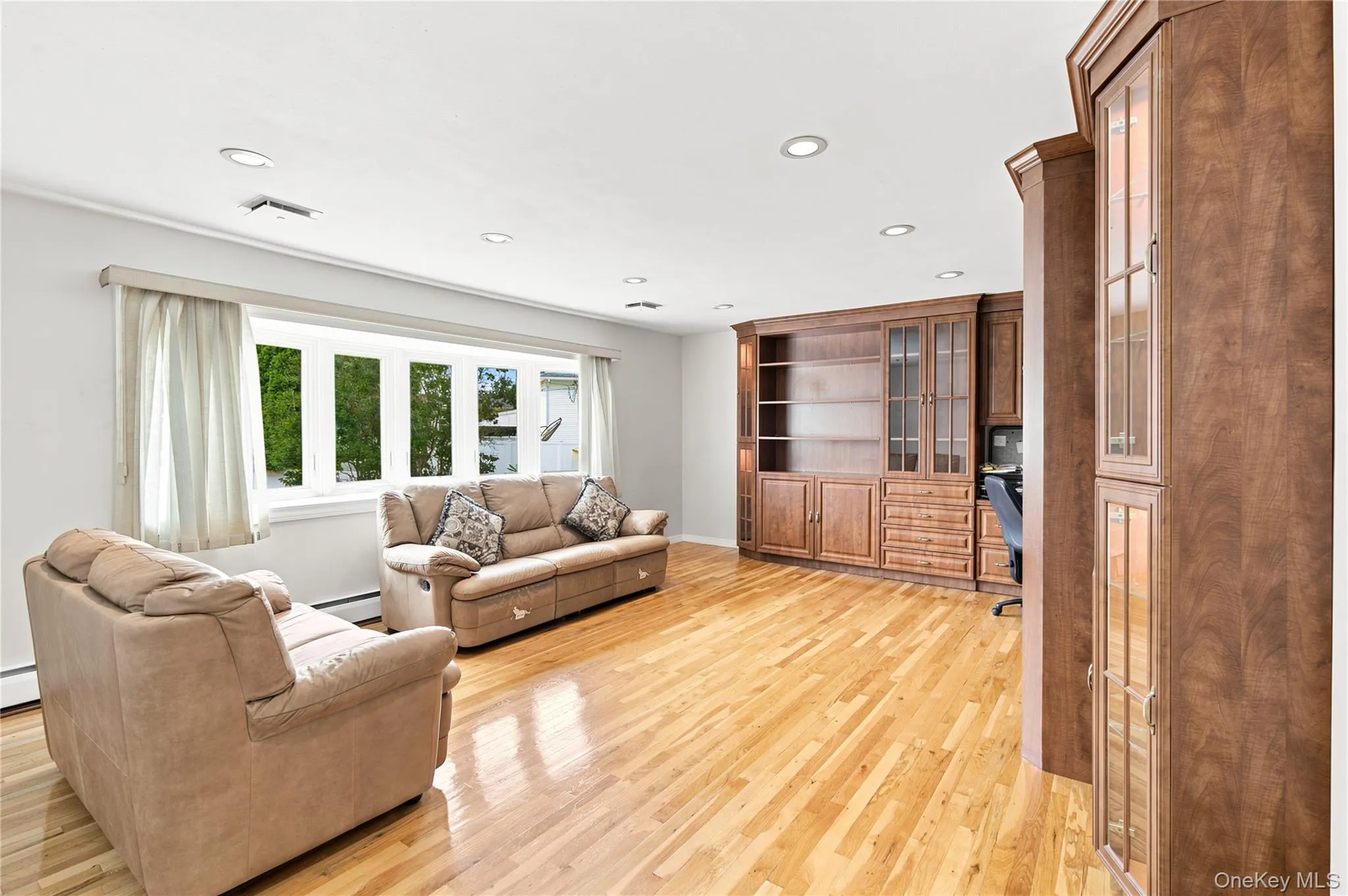 6 Navy Drive, Smithtown, NY, 4 Bedrooms Bedrooms, 7 Rooms Rooms,2 BathroomsBathrooms,Residential,For Rent,Navy,0,1026666 6 Navy Drive, Smithtown, NY, 4 Bedrooms Bedrooms, 7 Rooms Rooms,2 BathroomsBathrooms,Residential,For Rent,Navy,0,1026666