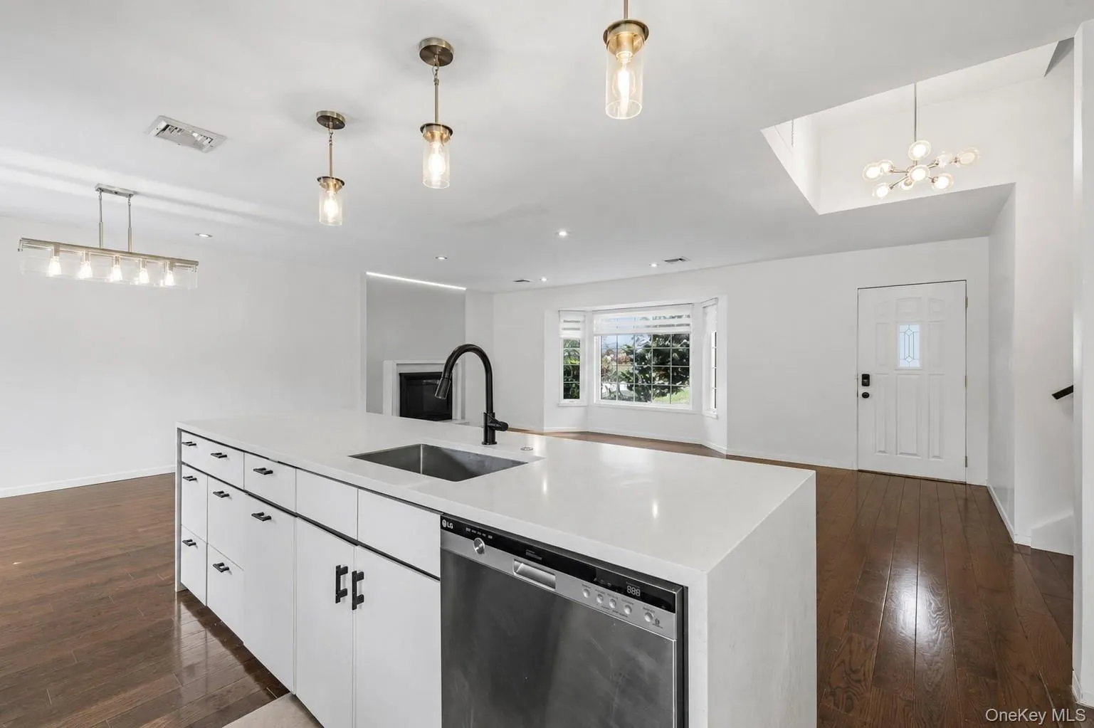 38 Birchwood Park Drive, Oyster Bay, NY, 3 Bedrooms Bedrooms, 7 Rooms Rooms,2 BathroomsBathrooms,Residential Lease,For Rent,Birchwood Park,0,1026671 38 Birchwood Park Drive, Oyster Bay, NY, 3 Bedrooms Bedrooms, 7 Rooms Rooms,2 BathroomsBathrooms,Residential Lease,For Rent,Birchwood Park,0,1026671