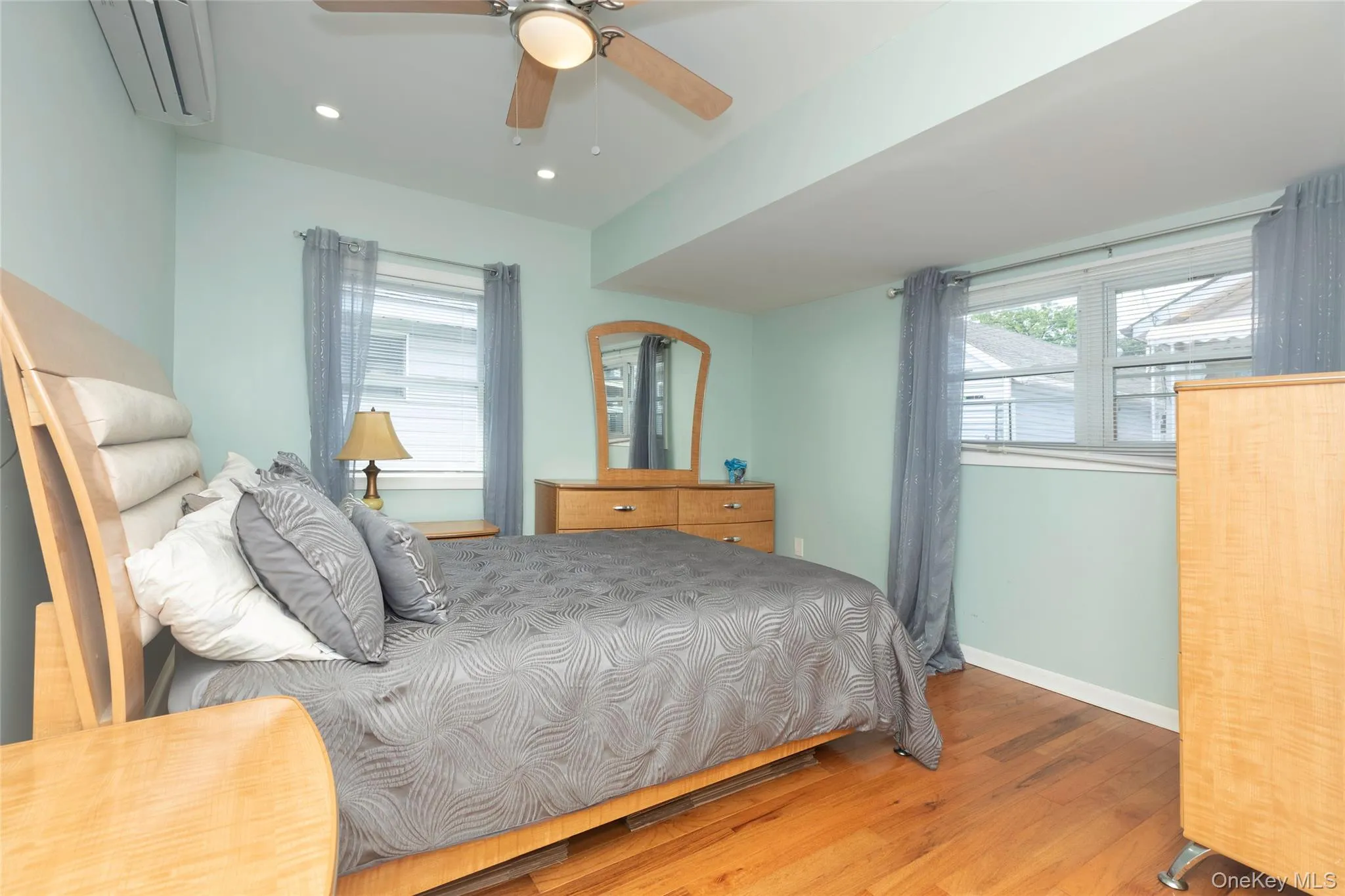 72 Edgewater Park Drive, New York, NY, 1 Bedroom Bedrooms, 5 Rooms Rooms,1 BathroomBathrooms,Residential,For Rent,Edgewater Park,0,1026673 72 Edgewater Park Drive, New York, NY, 1 Bedroom Bedrooms, 5 Rooms Rooms,1 BathroomBathrooms,Residential,For Rent,Edgewater Park,0,1026673
