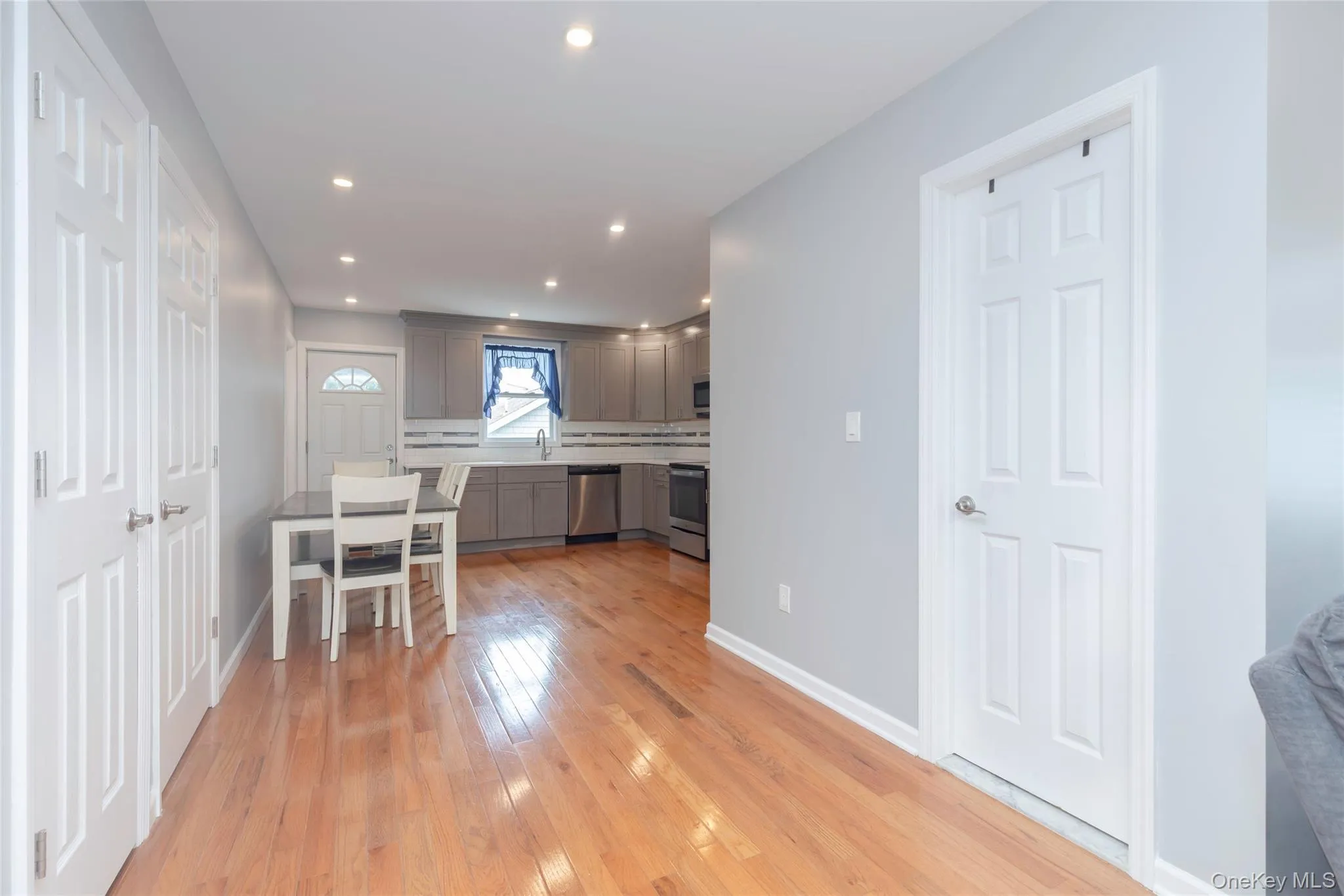 72 Edgewater Park Drive, New York, NY, 1 Bedroom Bedrooms, 5 Rooms Rooms,1 BathroomBathrooms,Residential,For Rent,Edgewater Park,0,1026673 72 Edgewater Park Drive, New York, NY, 1 Bedroom Bedrooms, 5 Rooms Rooms,1 BathroomBathrooms,Residential,For Rent,Edgewater Park,0,1026673