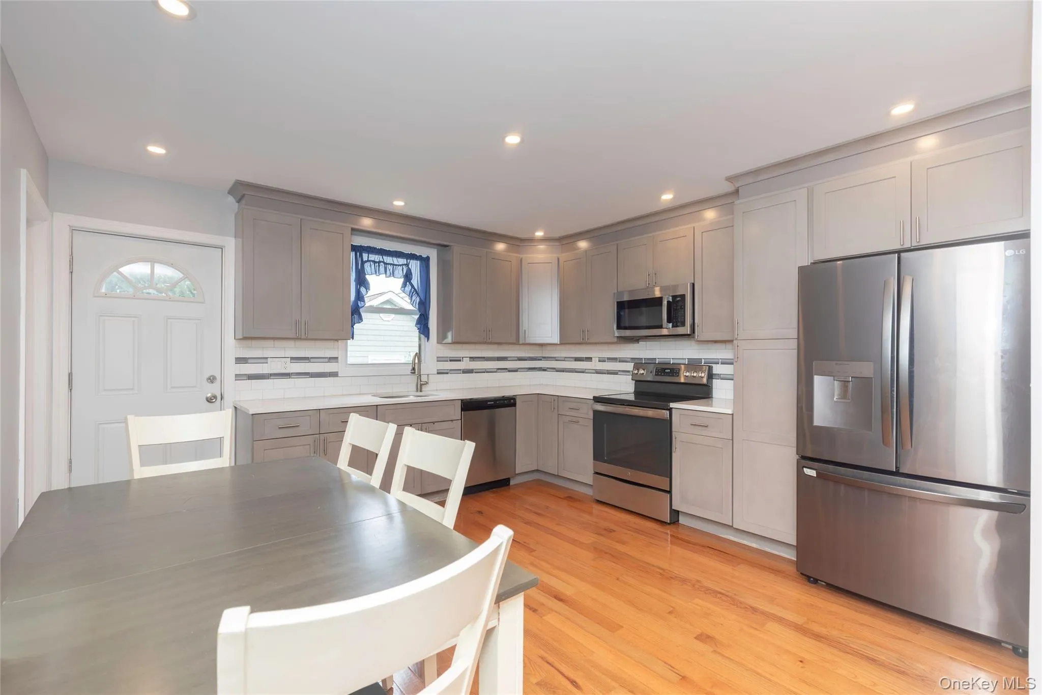 72 Edgewater Park Drive, New York, NY, 1 Bedroom Bedrooms, 5 Rooms Rooms,1 BathroomBathrooms,Residential,For Rent,Edgewater Park,0,1026673 72 Edgewater Park Drive, New York, NY, 1 Bedroom Bedrooms, 5 Rooms Rooms,1 BathroomBathrooms,Residential,For Rent,Edgewater Park,0,1026673