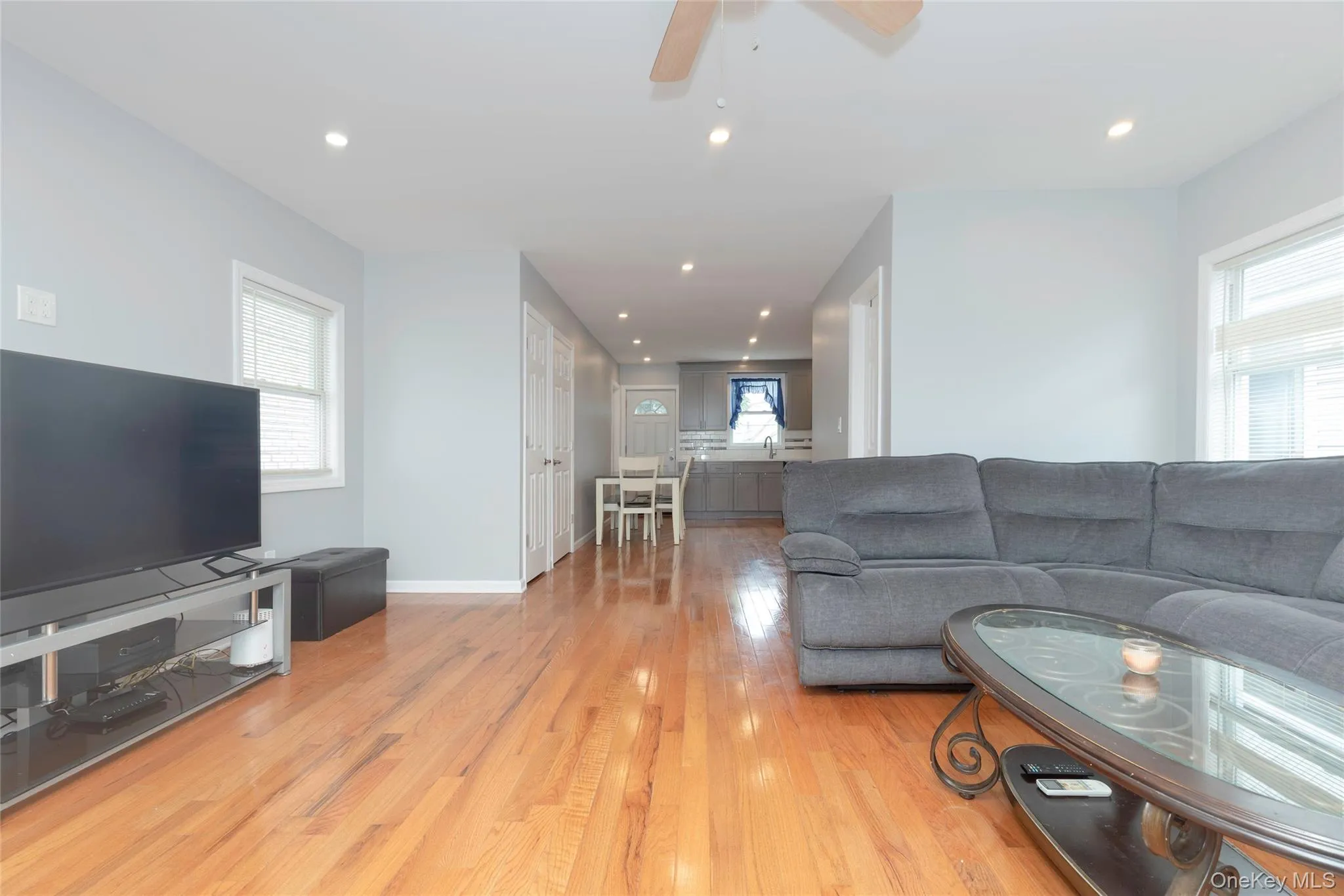 72 Edgewater Park Drive, New York, NY, 1 Bedroom Bedrooms, 5 Rooms Rooms,1 BathroomBathrooms,Residential,For Rent,Edgewater Park,0,1026673 72 Edgewater Park Drive, New York, NY, 1 Bedroom Bedrooms, 5 Rooms Rooms,1 BathroomBathrooms,Residential,For Rent,Edgewater Park,0,1026673