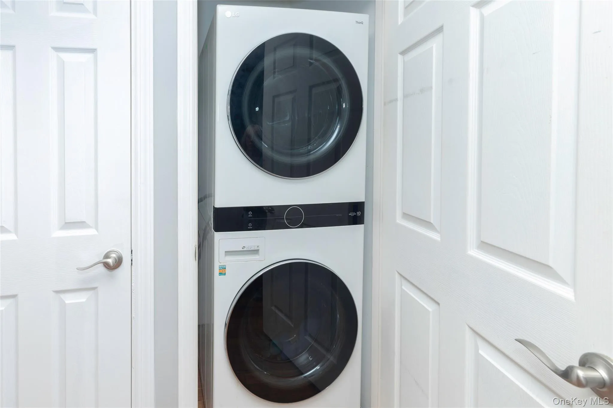 72 Edgewater Park Drive, New York, NY, 1 Bedroom Bedrooms, 5 Rooms Rooms,1 BathroomBathrooms,Residential,For Rent,Edgewater Park,0,1026673 72 Edgewater Park Drive, New York, NY, 1 Bedroom Bedrooms, 5 Rooms Rooms,1 BathroomBathrooms,Residential,For Rent,Edgewater Park,0,1026673