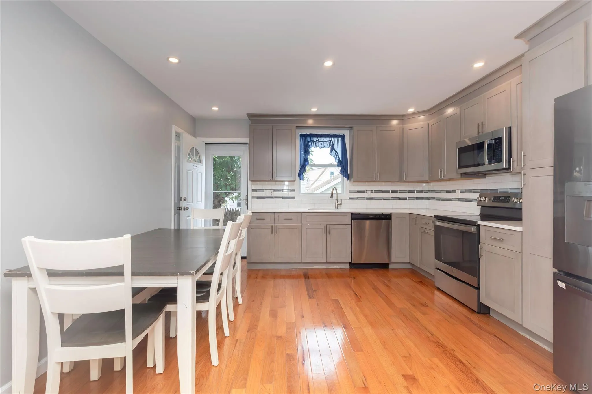 72 Edgewater Park Drive, New York, NY, 1 Bedroom Bedrooms, 5 Rooms Rooms,1 BathroomBathrooms,Residential,For Rent,Edgewater Park,0,1026673 72 Edgewater Park Drive, New York, NY, 1 Bedroom Bedrooms, 5 Rooms Rooms,1 BathroomBathrooms,Residential,For Rent,Edgewater Park,0,1026673