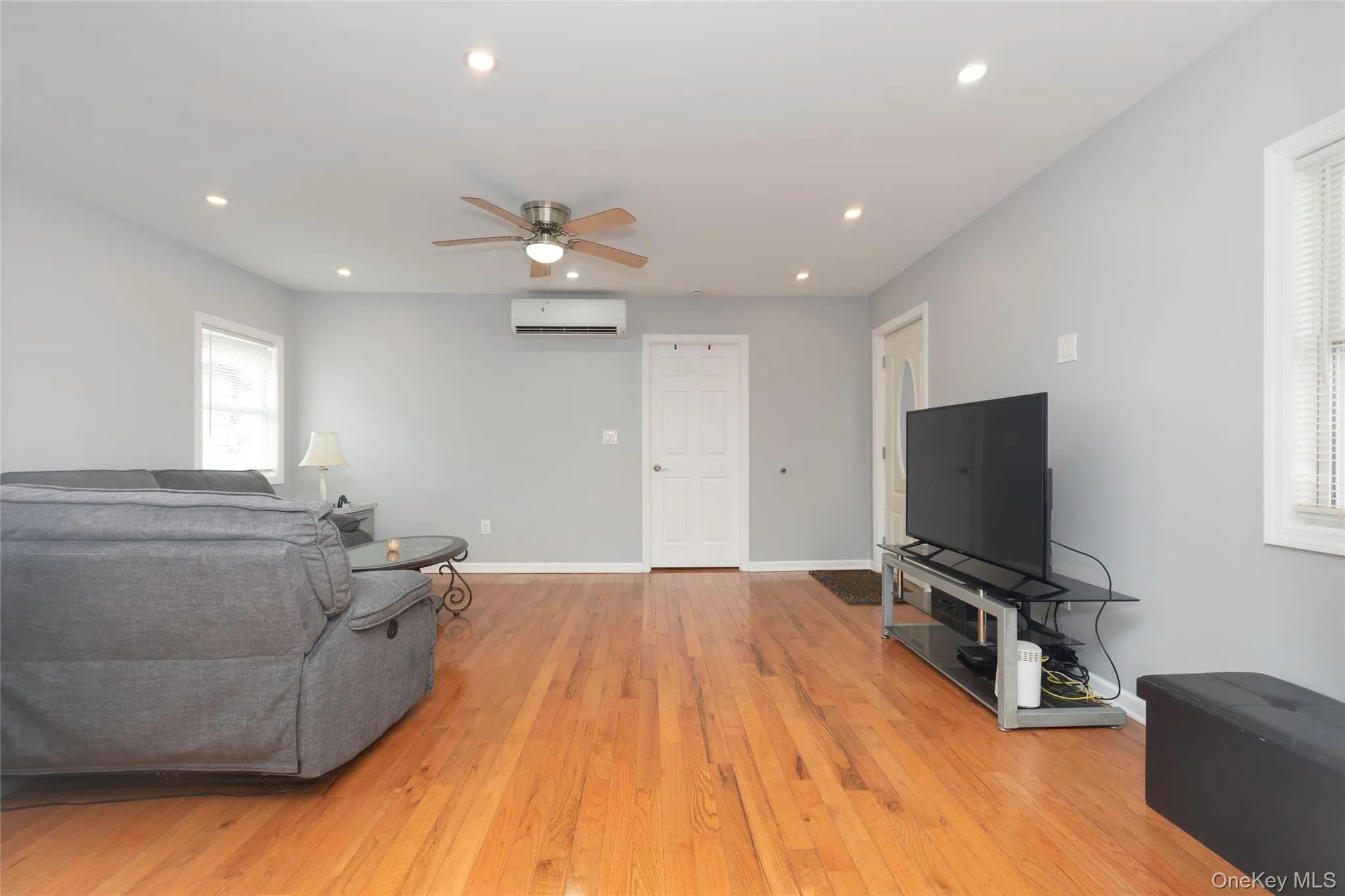 72 Edgewater Park Drive, New York, NY, 1 Bedroom Bedrooms, 5 Rooms Rooms,1 BathroomBathrooms,Residential,For Rent,Edgewater Park,0,1026673 72 Edgewater Park Drive, New York, NY, 1 Bedroom Bedrooms, 5 Rooms Rooms,1 BathroomBathrooms,Residential,For Rent,Edgewater Park,0,1026673