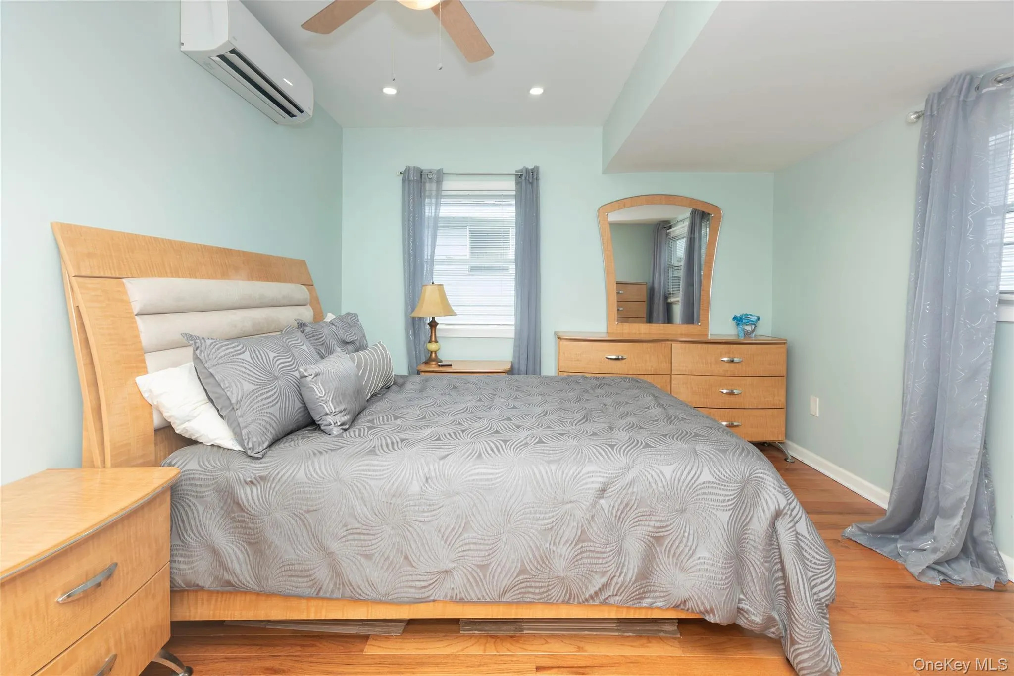 72 Edgewater Park Drive, New York, NY, 1 Bedroom Bedrooms, 5 Rooms Rooms,1 BathroomBathrooms,Residential,For Rent,Edgewater Park,0,1026673 72 Edgewater Park Drive, New York, NY, 1 Bedroom Bedrooms, 5 Rooms Rooms,1 BathroomBathrooms,Residential,For Rent,Edgewater Park,0,1026673