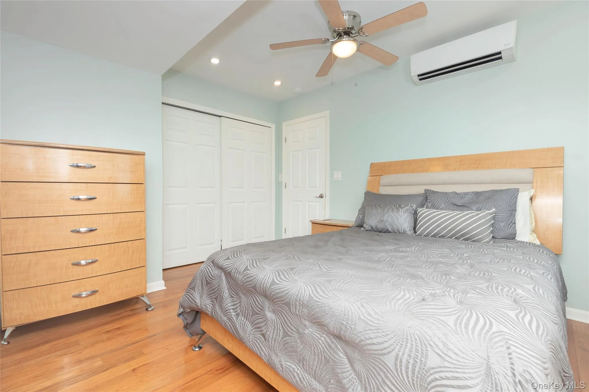 72 Edgewater Park Drive, New York, NY, 1 Bedroom Bedrooms, 5 Rooms Rooms,1 BathroomBathrooms,Residential,For Rent,Edgewater Park,0,1026673 72 Edgewater Park Drive, New York, NY, 1 Bedroom Bedrooms, 5 Rooms Rooms,1 BathroomBathrooms,Residential,For Rent,Edgewater Park,0,1026673