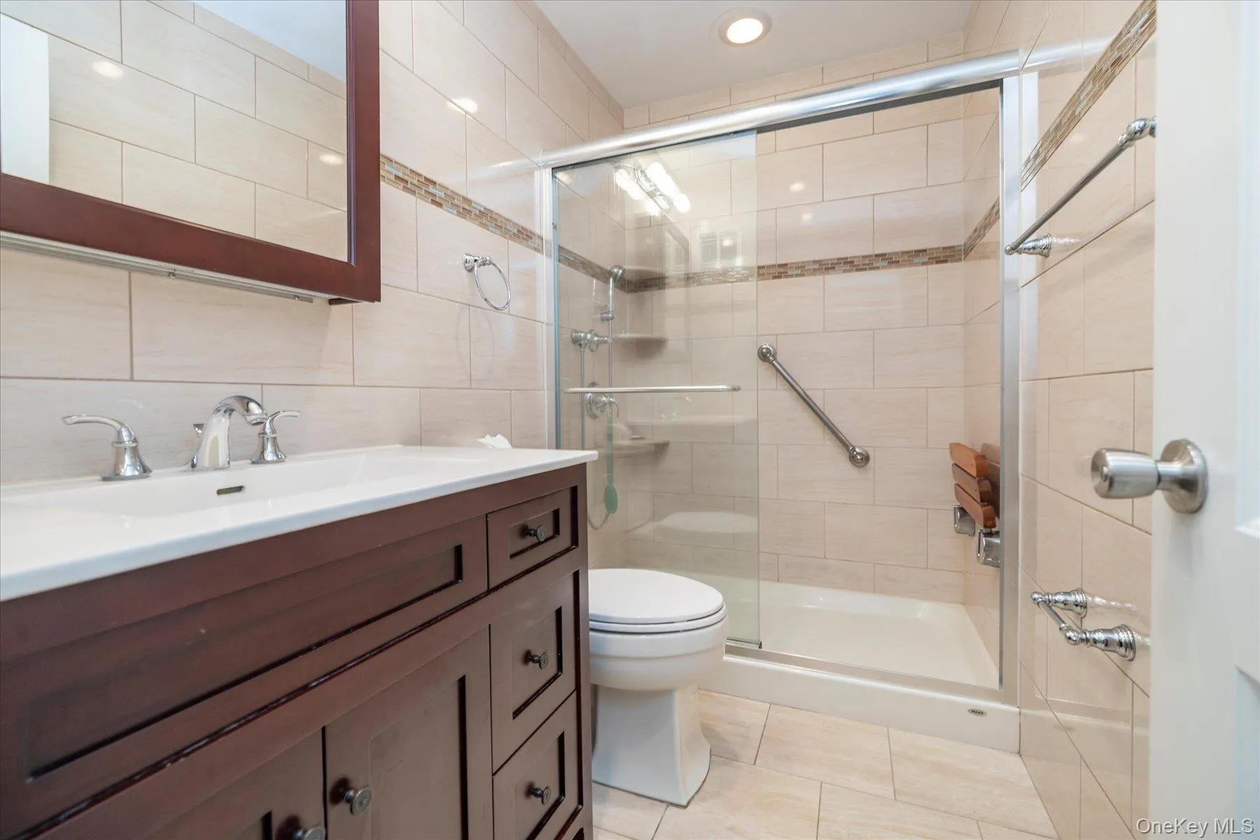 Main Level Bathroom Main Level Bathroom