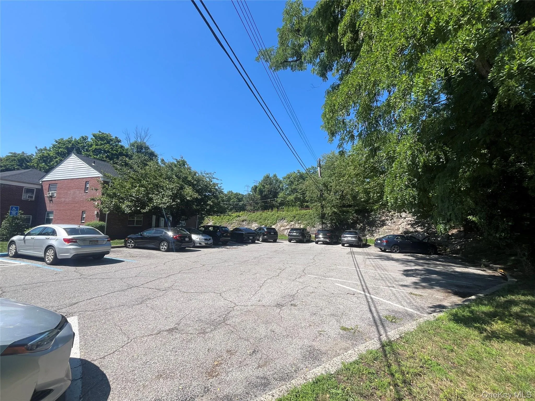 cut-de-sac with plenty of parking cut-de-sac with plenty of parking