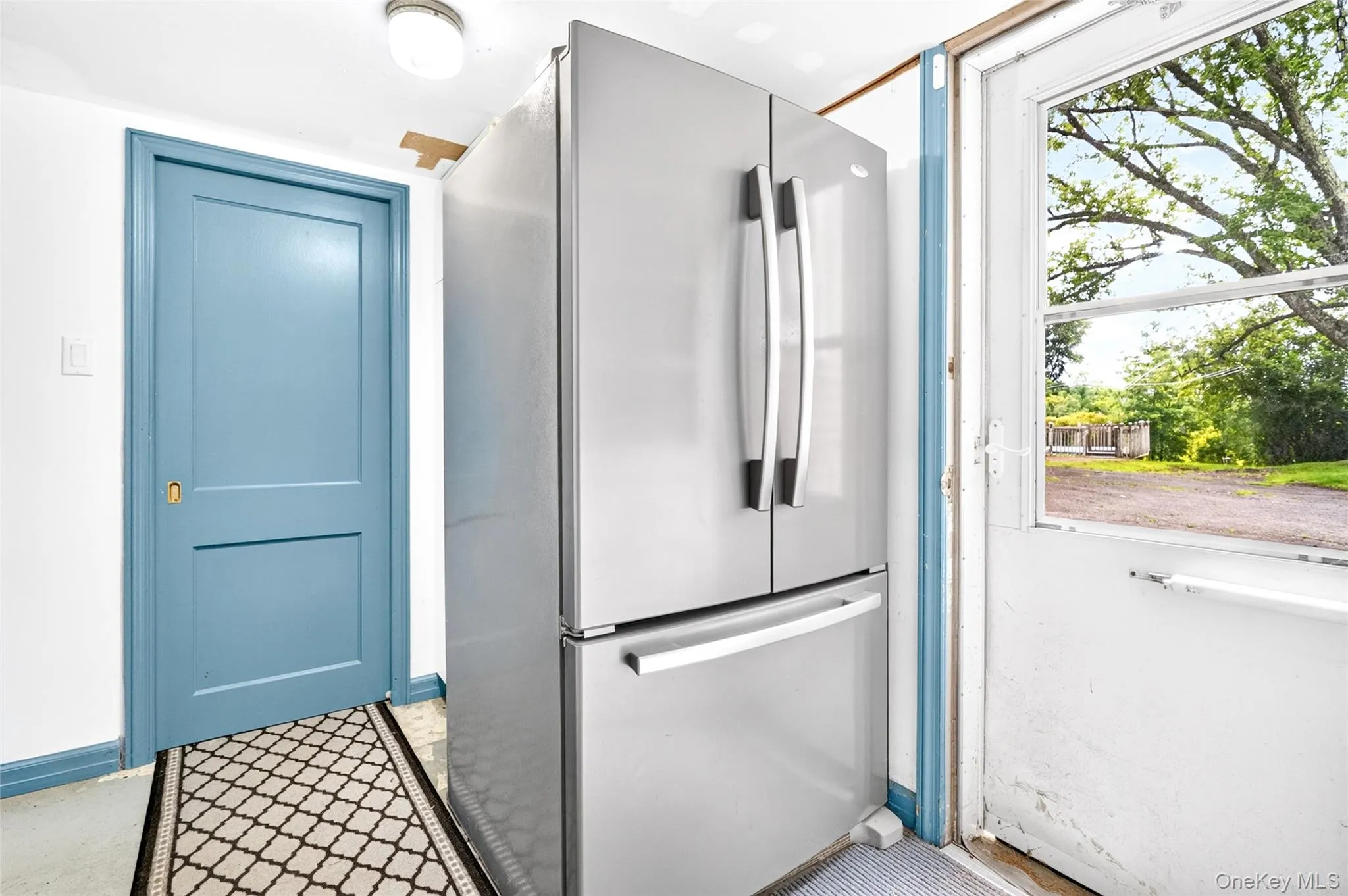 Additional area with Refrigerator Additional area with Refrigerator