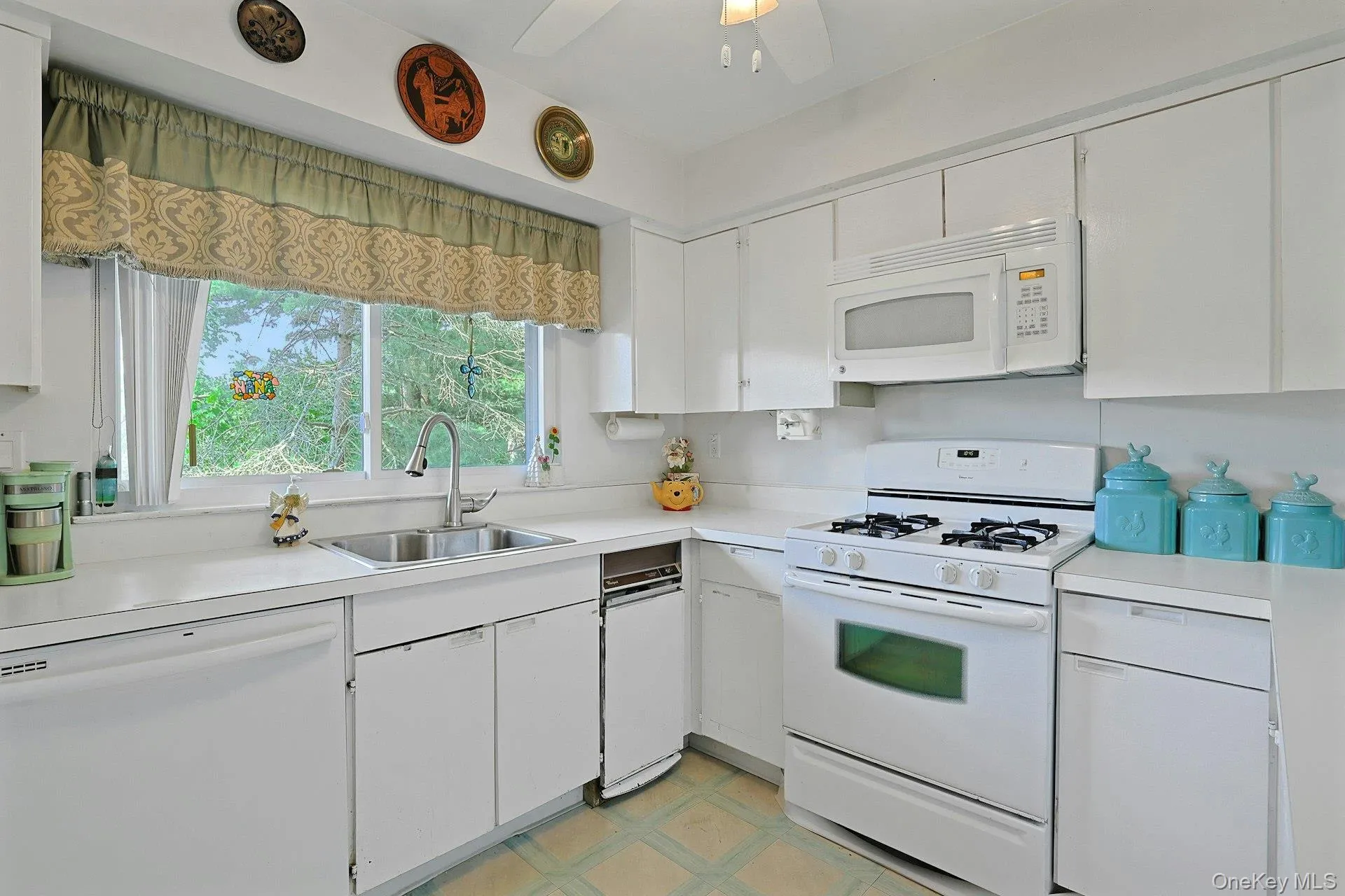 Here is another shot of the kitchen. Here is another shot of the kitchen.