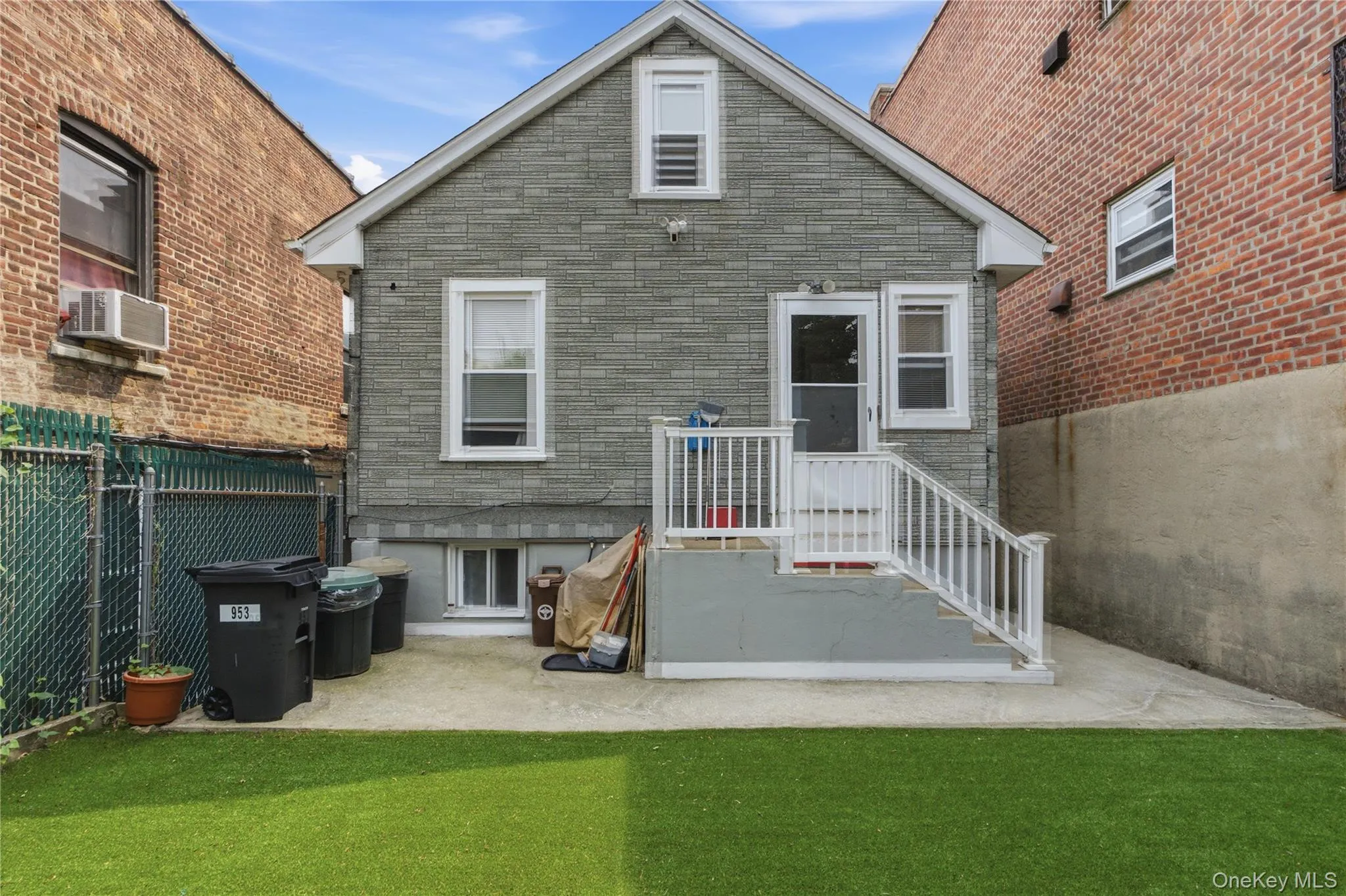 BIG PRIVATE YARD! BIG PRIVATE YARD!