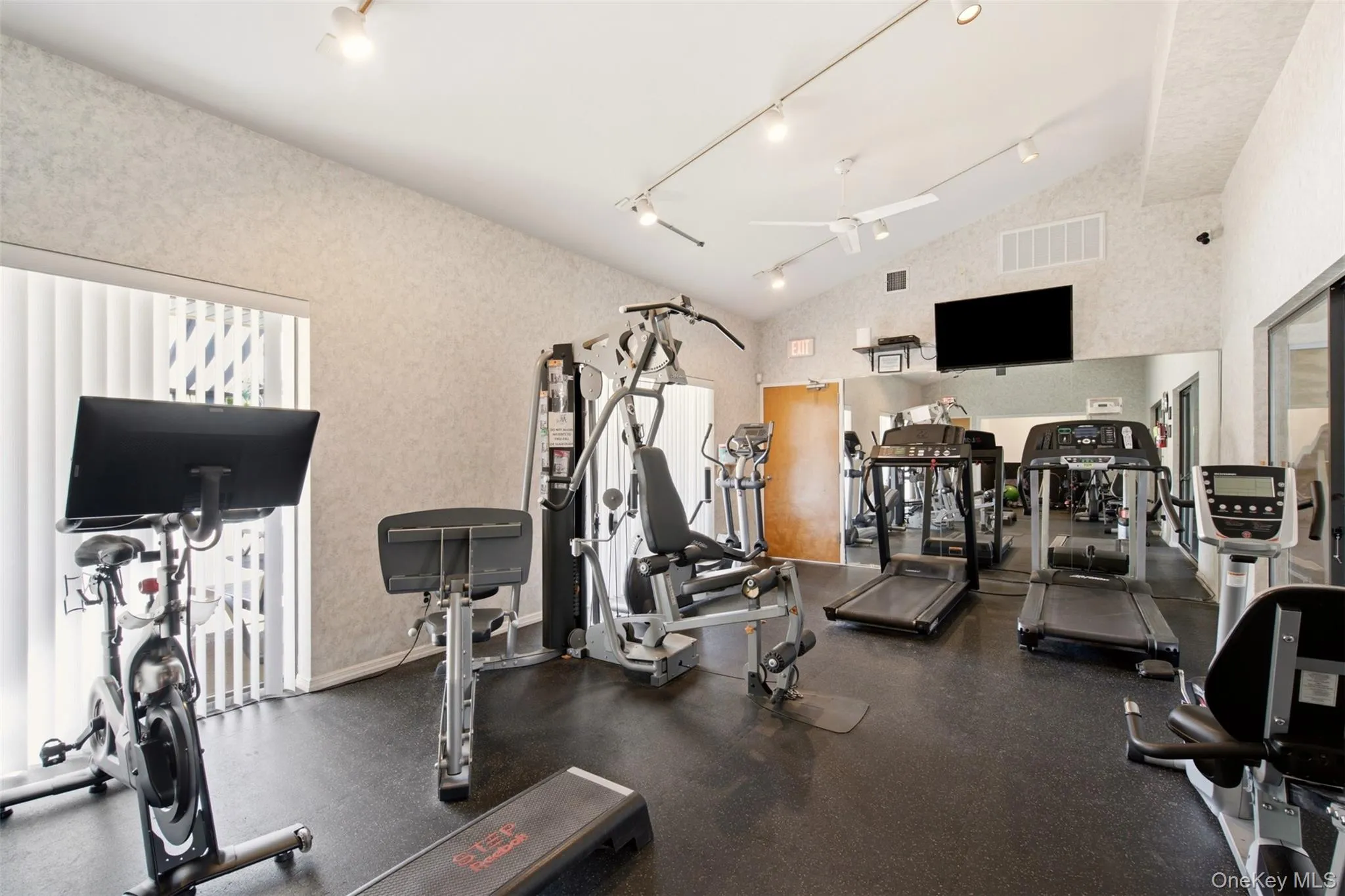 113 Scarlett Drive, Smithtown, NY, 2 Bedrooms Bedrooms, 5 Rooms Rooms,2 BathroomsBathrooms,Residential,For Rent,Scarlett,0,1026712 113 Scarlett Drive, Smithtown, NY, 2 Bedrooms Bedrooms, 5 Rooms Rooms,2 BathroomsBathrooms,Residential,For Rent,Scarlett,0,1026712