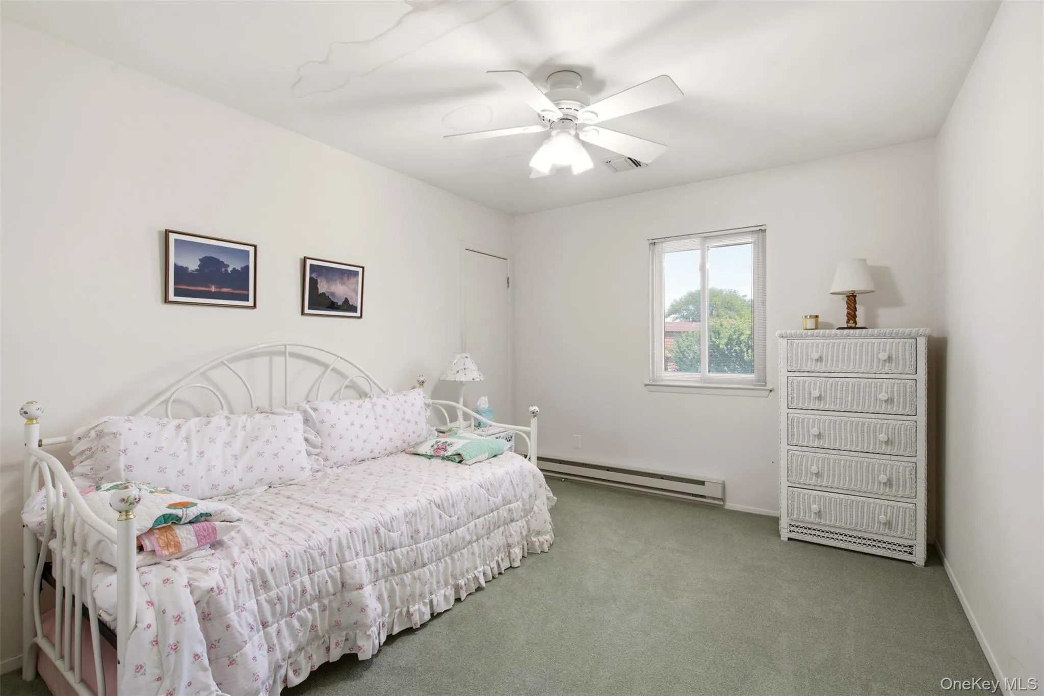 With Walk-in Closet With Walk-in Closet