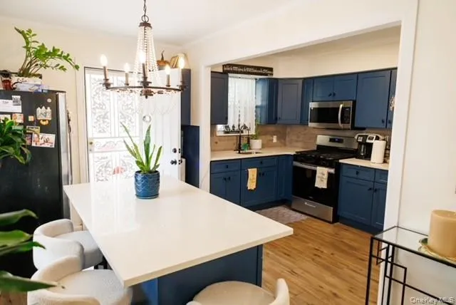 Gorgeous Chef's Kitchen Excellent Condition Gorgeous Chef's Kitchen Excellent Condition
