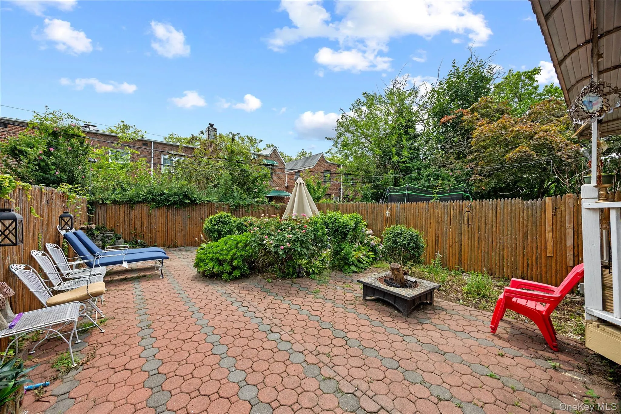Entertainment - Spacious Fenced Yard with beautiful garden set up - perfect for gatherings! Entertainment - Spacious Fenced Yard with beautiful garden set up - perfect for gatherings!