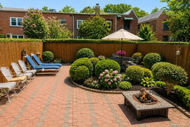 Entertainment - Spacious Fenced Yard with beautiful garden set up - perfect for gatherings! Entertainment - Spacious Fenced Yard with beautiful garden set up - perfect for gatherings!