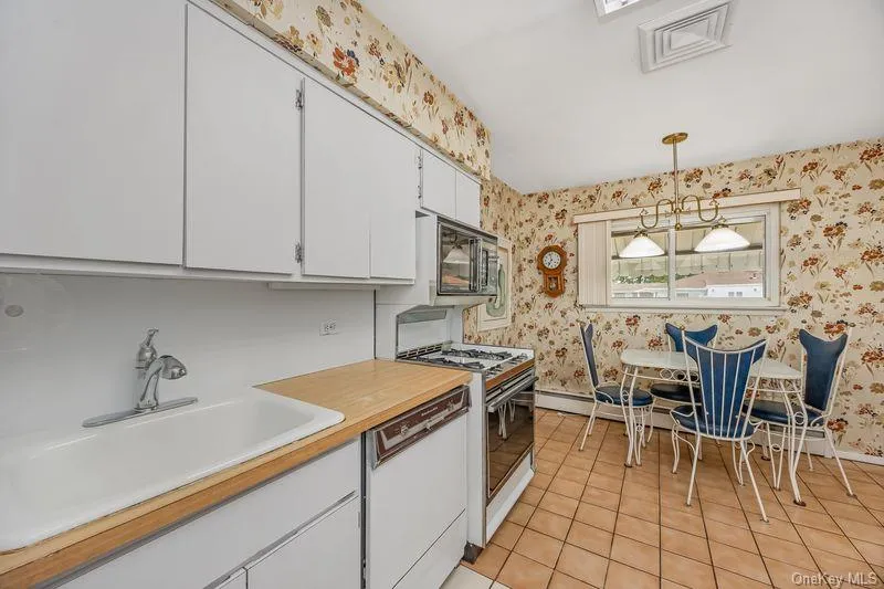 2940 Bond Drive, Hempstead, NY, 4 Bedrooms Bedrooms, 9 Rooms Rooms,1 BathroomBathrooms,Residential,For Rent,Bond,0,1026722 2940 Bond Drive, Hempstead, NY, 4 Bedrooms Bedrooms, 9 Rooms Rooms,1 BathroomBathrooms,Residential,For Rent,Bond,0,1026722