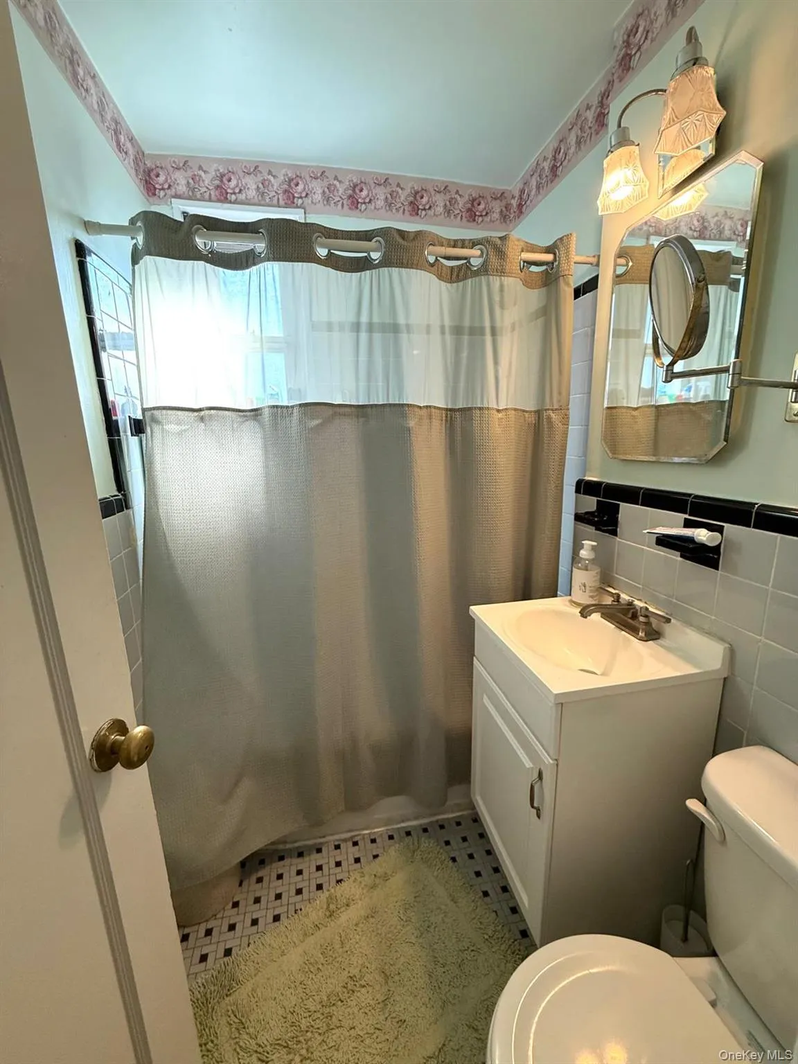 25104 63rd Avenue, New York, NY, 3 Bedrooms Bedrooms, 5 Rooms Rooms,1 BathroomBathrooms,Residential,For Rent,63rd,0,1026733 25104 63rd Avenue, New York, NY, 3 Bedrooms Bedrooms, 5 Rooms Rooms,1 BathroomBathrooms,Residential,For Rent,63rd,0,1026733