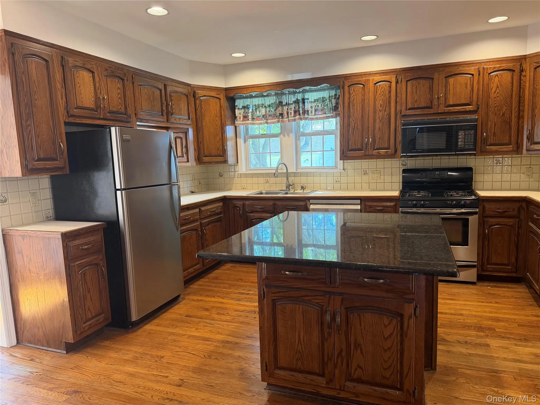 13 Walnut Street, Oyster Bay, NY, 3 Bedrooms Bedrooms, 8 Rooms Rooms,2 BathroomsBathrooms,Residential Lease,For Rent,Walnut,0,1026754 13 Walnut Street, Oyster Bay, NY, 3 Bedrooms Bedrooms, 8 Rooms Rooms,2 BathroomsBathrooms,Residential Lease,For Rent,Walnut,0,1026754