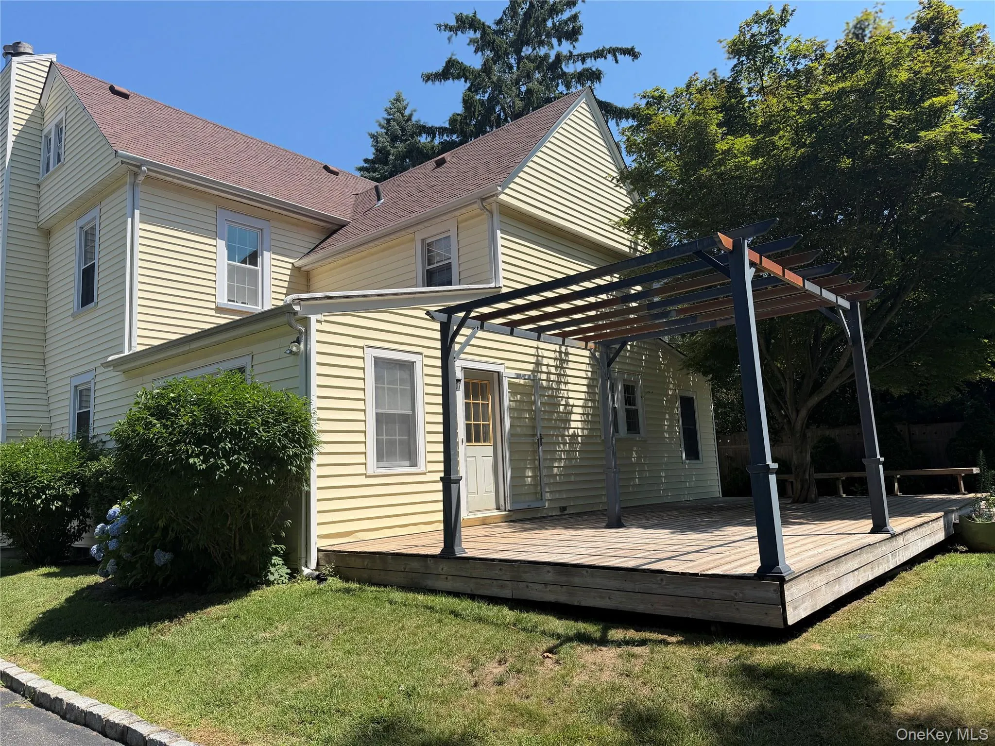 13 Walnut Street, Oyster Bay, NY, 3 Bedrooms Bedrooms, 8 Rooms Rooms,2 BathroomsBathrooms,Residential Lease,For Rent,Walnut,0,1026754 13 Walnut Street, Oyster Bay, NY, 3 Bedrooms Bedrooms, 8 Rooms Rooms,2 BathroomsBathrooms,Residential Lease,For Rent,Walnut,0,1026754