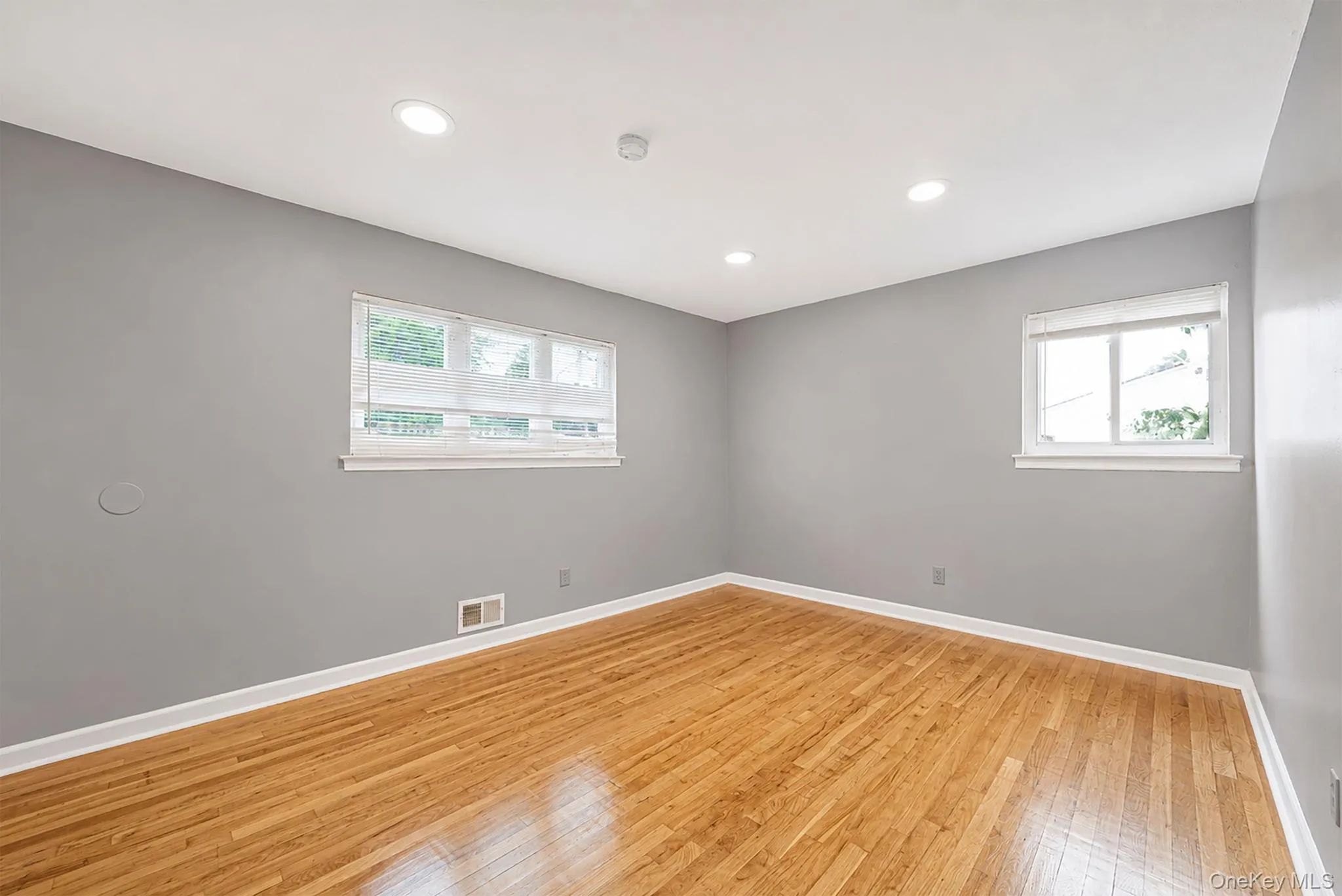 49 Eastern Avenue, Babylon, NY, 6 Bedrooms Bedrooms, 15 Rooms Rooms,3 BathroomsBathrooms,Residential,For Rent,Eastern,0,1026757 49 Eastern Avenue, Babylon, NY, 6 Bedrooms Bedrooms, 15 Rooms Rooms,3 BathroomsBathrooms,Residential,For Rent,Eastern,0,1026757