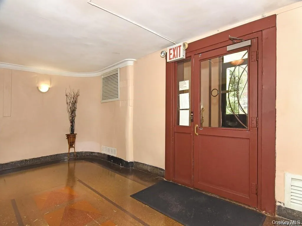 2191 Bolton St, New York, NY, 3 Rooms Rooms,1 BathroomBathrooms,Residential,For Rent,Bolton St,0,1026759 2191 Bolton St, New York, NY, 3 Rooms Rooms,1 BathroomBathrooms,Residential,For Rent,Bolton St,0,1026759