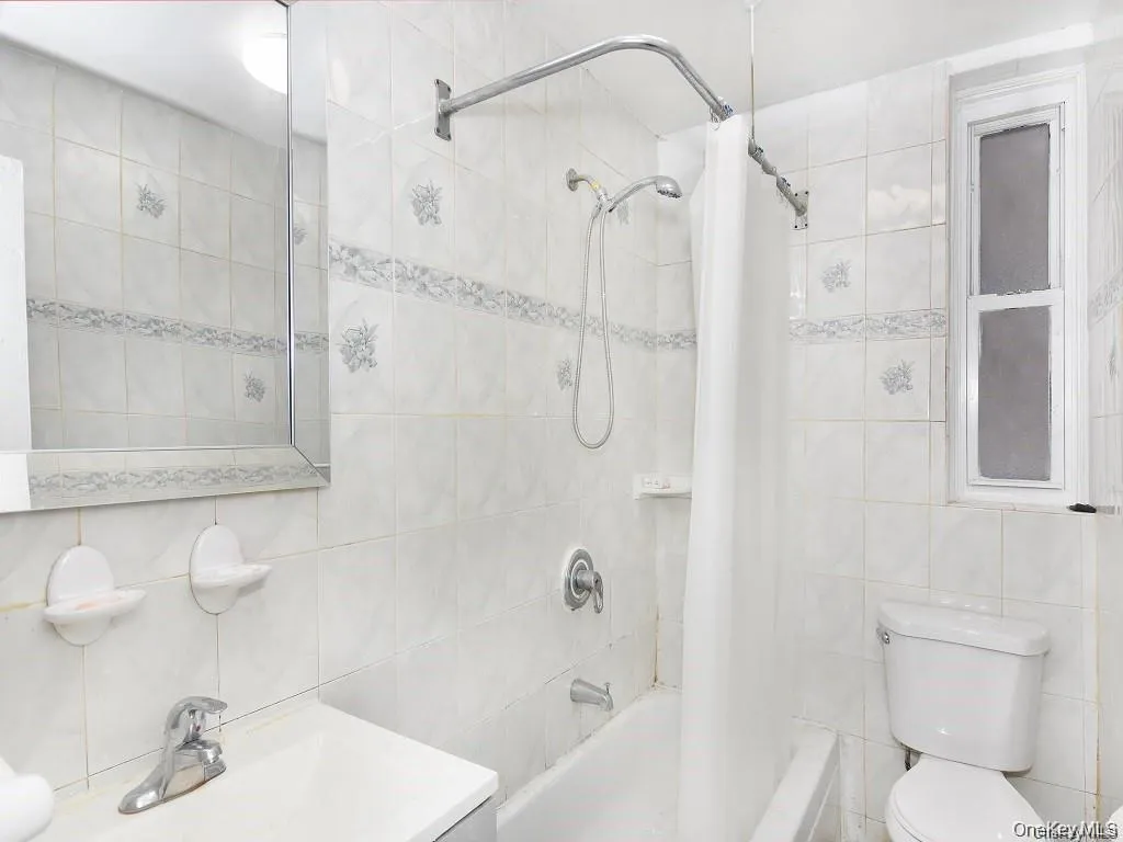 2191 Bolton St, New York, NY, 3 Rooms Rooms,1 BathroomBathrooms,Residential,For Rent,Bolton St,0,1026759 2191 Bolton St, New York, NY, 3 Rooms Rooms,1 BathroomBathrooms,Residential,For Rent,Bolton St,0,1026759