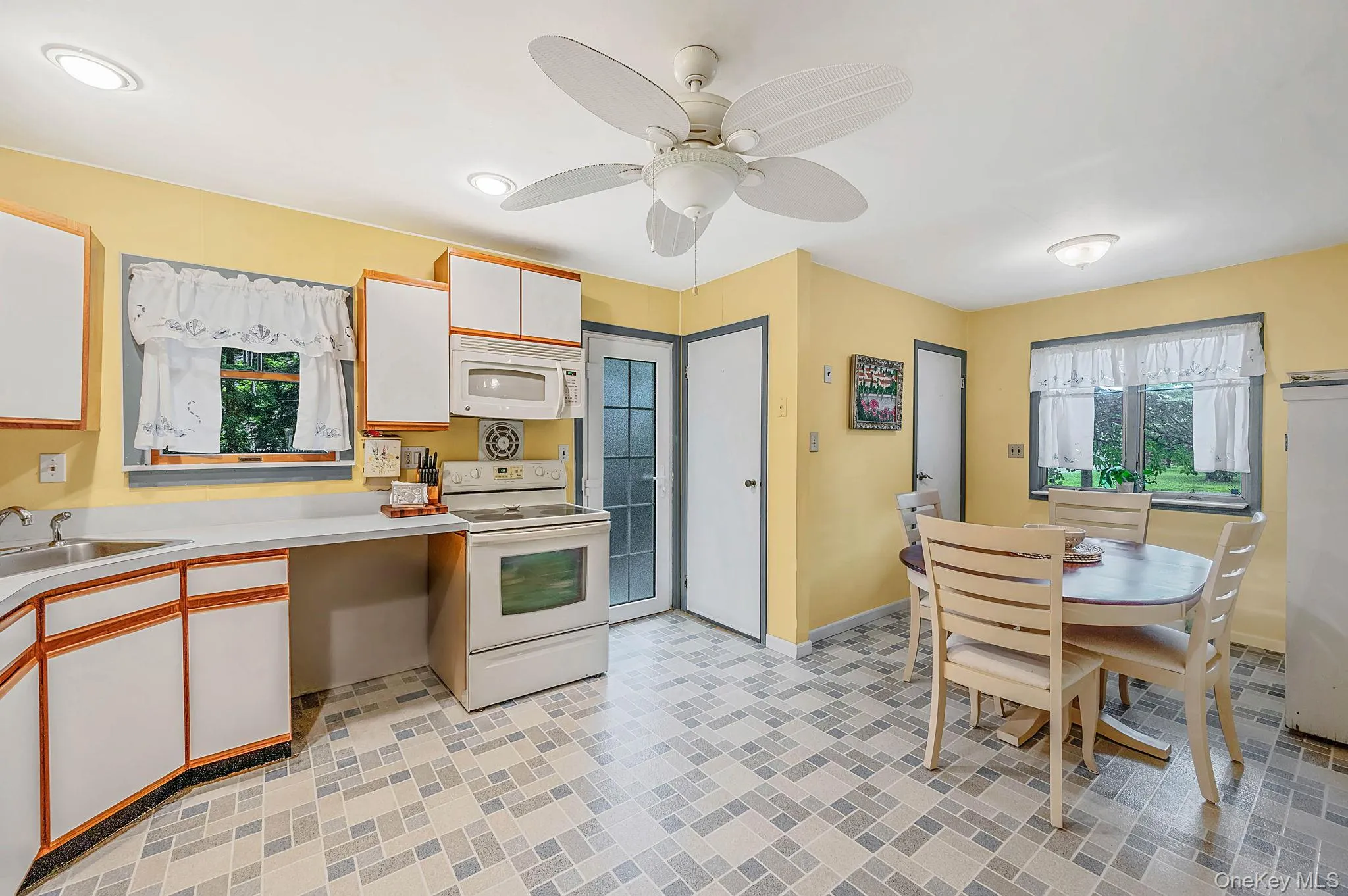 45 Reeves Road, Brookhaven, NY, 5 Bedrooms Bedrooms, 9 Rooms Rooms,2 BathroomsBathrooms,Residential,For Rent,Reeves,0,1026764 45 Reeves Road, Brookhaven, NY, 5 Bedrooms Bedrooms, 9 Rooms Rooms,2 BathroomsBathrooms,Residential,For Rent,Reeves,0,1026764