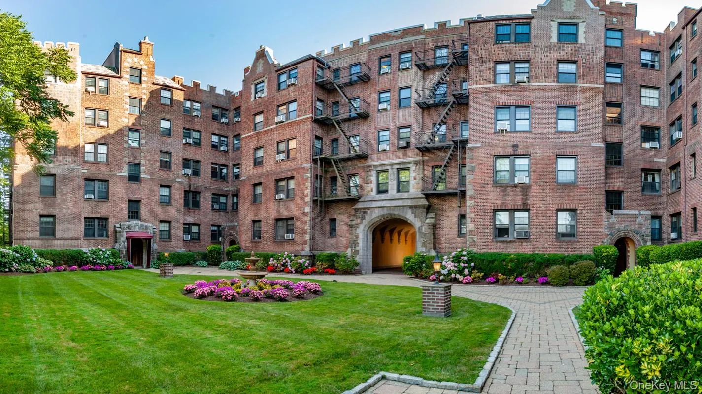 23 Old Mamaroneck Road, White Plains, NY, 1 Bedroom Bedrooms, 5 Rooms Rooms,1 BathroomBathrooms,Residential Lease,For Rent,Old Mamaroneck,0,1026769 23 Old Mamaroneck Road, White Plains, NY, 1 Bedroom Bedrooms, 5 Rooms Rooms,1 BathroomBathrooms,Residential Lease,For Rent,Old Mamaroneck,0,1026769
