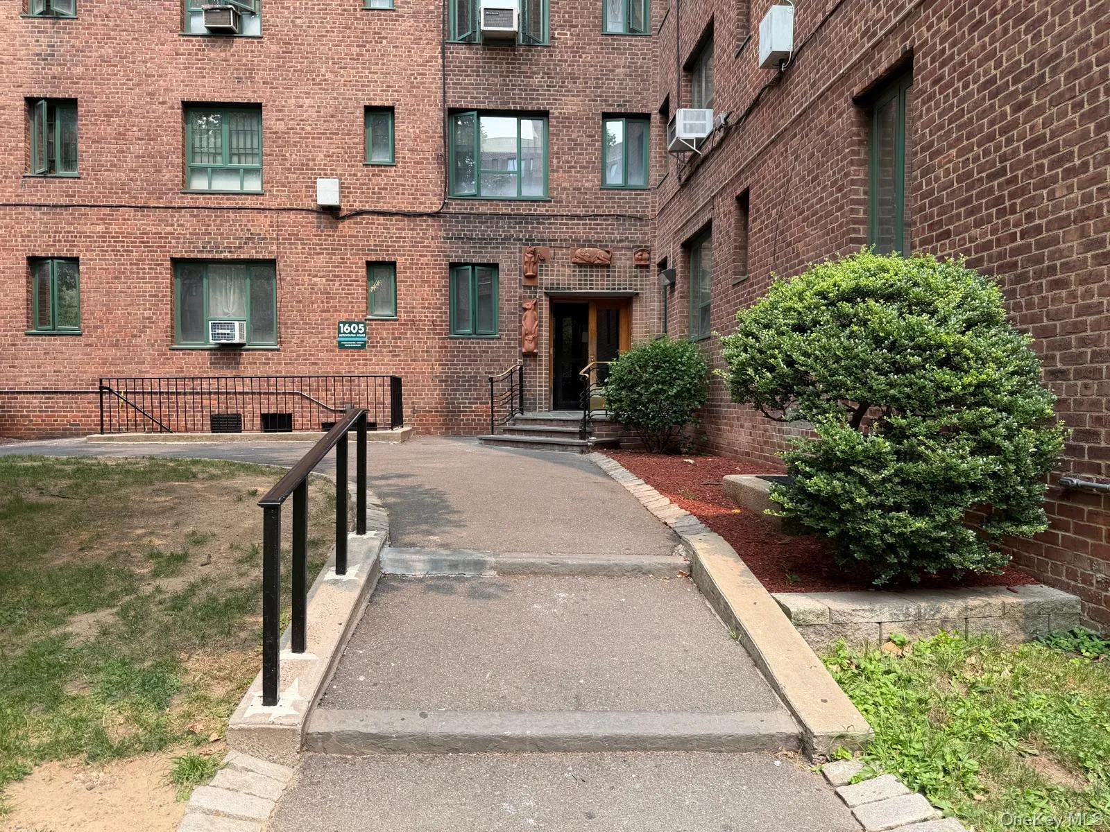 1605 Metropolitan Avenue, New York, NY, 3 Bedrooms Bedrooms, 5 Rooms Rooms,1 BathroomBathrooms,Residential,For Rent,Metropolitan,0,1026771 1605 Metropolitan Avenue, New York, NY, 3 Bedrooms Bedrooms, 5 Rooms Rooms,1 BathroomBathrooms,Residential,For Rent,Metropolitan,0,1026771