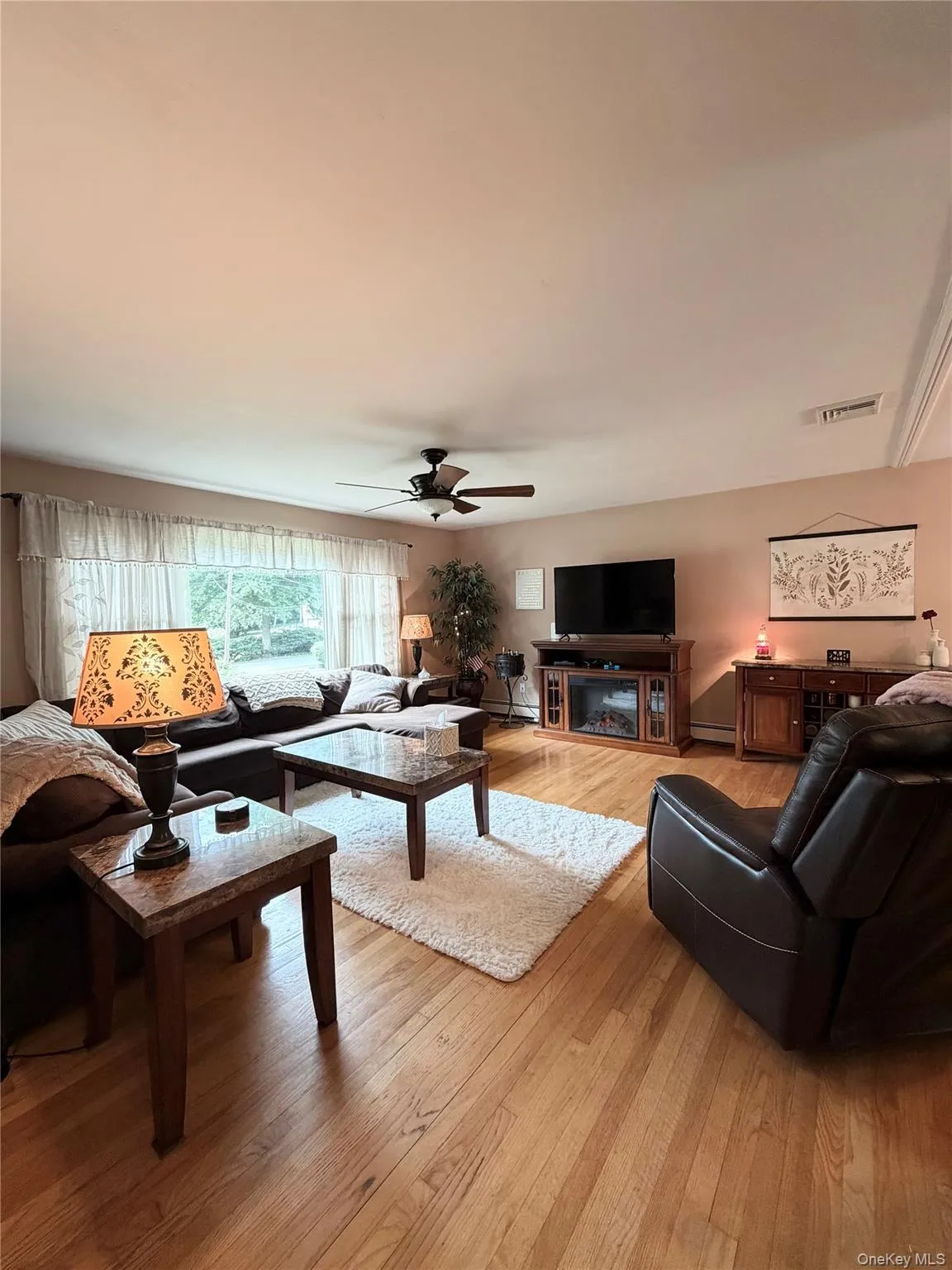 20 Lenart Place, East Fishkill, NY, 3 Bedrooms Bedrooms, 3 Rooms Rooms,2 BathroomsBathrooms,Residential,For Rent,Lenart,0,1026788 20 Lenart Place, East Fishkill, NY, 3 Bedrooms Bedrooms, 3 Rooms Rooms,2 BathroomsBathrooms,Residential,For Rent,Lenart,0,1026788