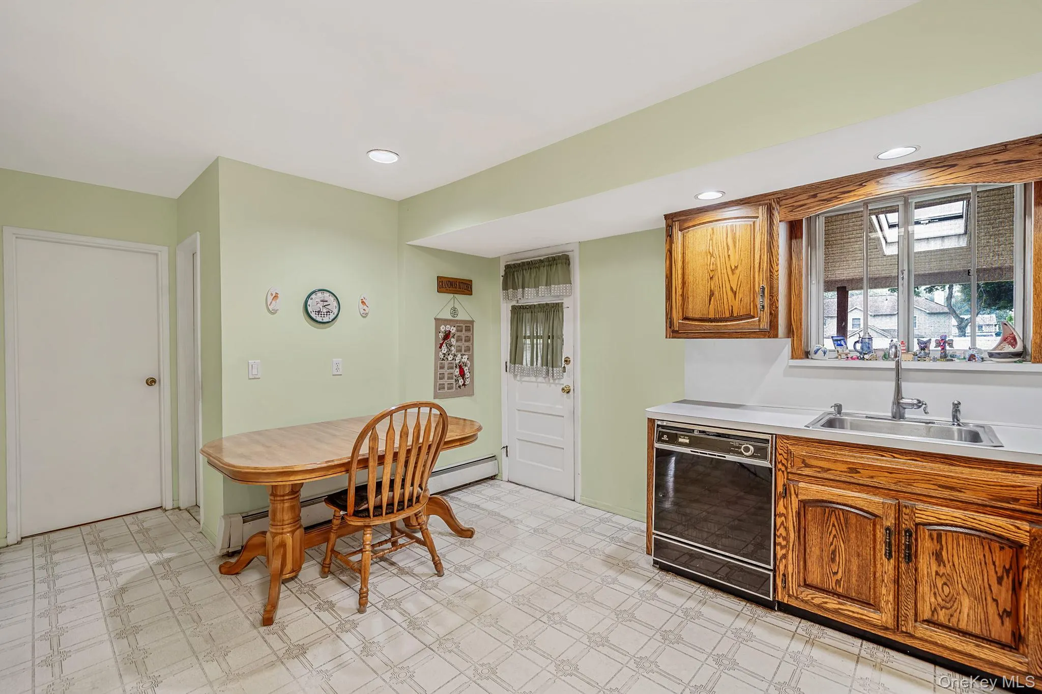 15 Buhl Lane, Huntington, NY, 4 Bedrooms Bedrooms, 9 Rooms Rooms,1 BathroomBathrooms,Residential,For Rent,Buhl,0,1026798 15 Buhl Lane, Huntington, NY, 4 Bedrooms Bedrooms, 9 Rooms Rooms,1 BathroomBathrooms,Residential,For Rent,Buhl,0,1026798