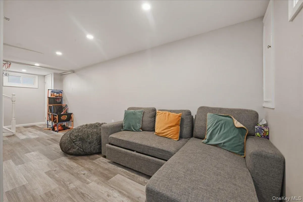 48 Poplar Street, Hempstead, NY, 4 Bedrooms Bedrooms, 8 Rooms Rooms,2 BathroomsBathrooms,Residential,For Rent,Poplar,0,1026802 48 Poplar Street, Hempstead, NY, 4 Bedrooms Bedrooms, 8 Rooms Rooms,2 BathroomsBathrooms,Residential,For Rent,Poplar,0,1026802