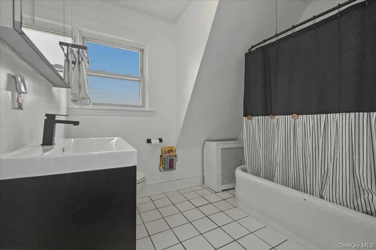 48 Poplar Street, Hempstead, NY, 4 Bedrooms Bedrooms, 8 Rooms Rooms,2 BathroomsBathrooms,Residential,For Rent,Poplar,0,1026802 48 Poplar Street, Hempstead, NY, 4 Bedrooms Bedrooms, 8 Rooms Rooms,2 BathroomsBathrooms,Residential,For Rent,Poplar,0,1026802