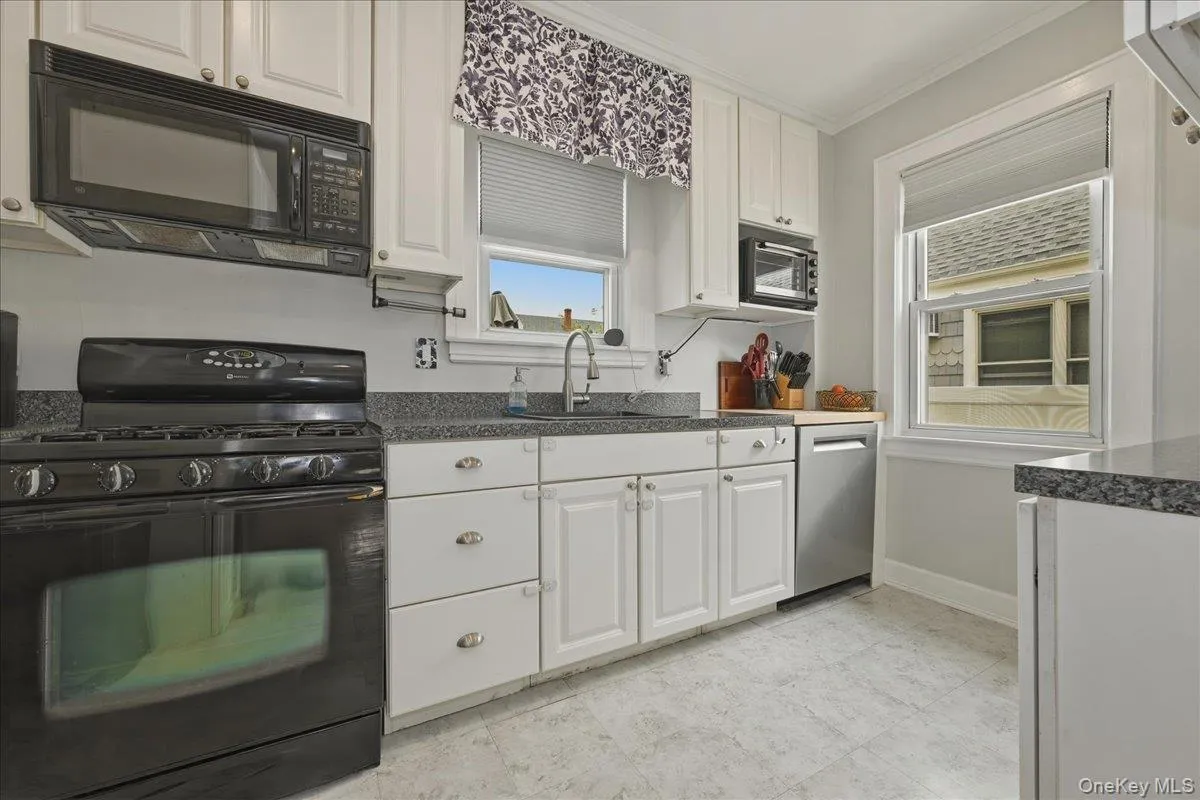 48 Poplar Street, Hempstead, NY, 4 Bedrooms Bedrooms, 8 Rooms Rooms,2 BathroomsBathrooms,Residential,For Rent,Poplar,0,1026802 48 Poplar Street, Hempstead, NY, 4 Bedrooms Bedrooms, 8 Rooms Rooms,2 BathroomsBathrooms,Residential,For Rent,Poplar,0,1026802