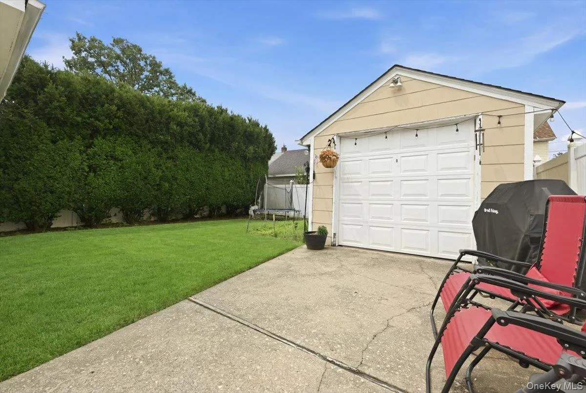 48 Poplar Street, Hempstead, NY, 4 Bedrooms Bedrooms, 8 Rooms Rooms,2 BathroomsBathrooms,Residential,For Rent,Poplar,0,1026802 48 Poplar Street, Hempstead, NY, 4 Bedrooms Bedrooms, 8 Rooms Rooms,2 BathroomsBathrooms,Residential,For Rent,Poplar,0,1026802