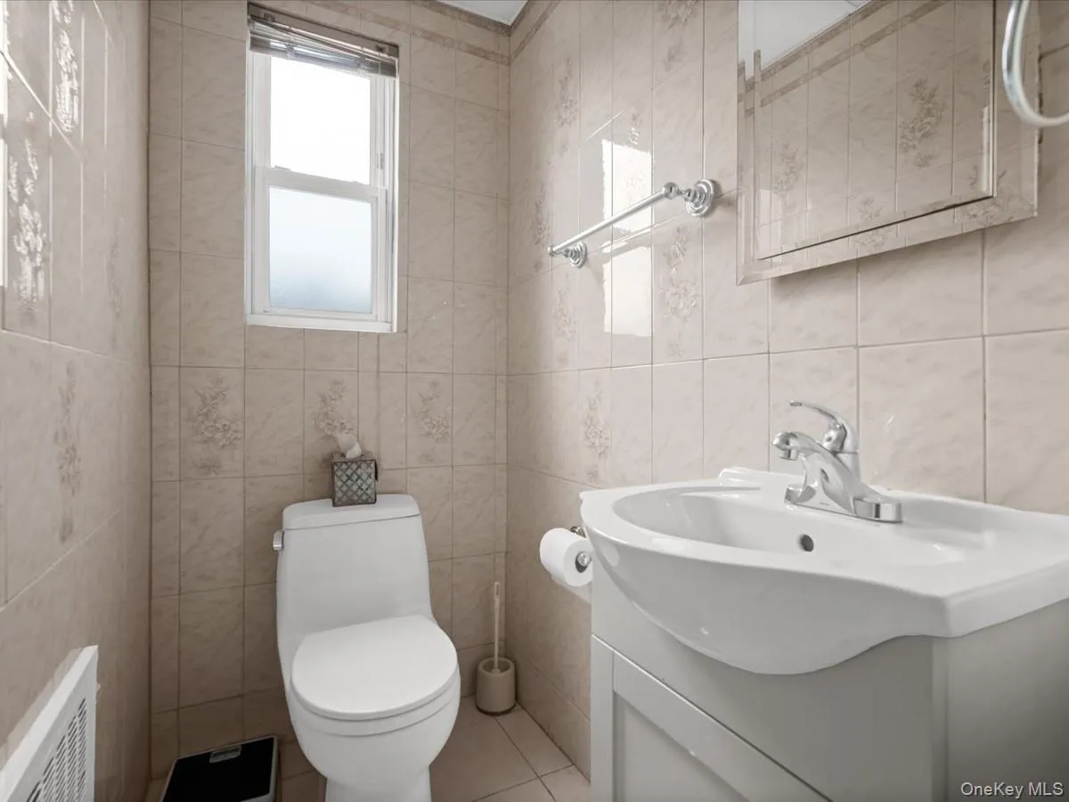 15314 76th Road, New York, NY, 3 Bedrooms Bedrooms, 6 Rooms Rooms,1 BathroomBathrooms,Residential,For Rent,76th,0,1026817 15314 76th Road, New York, NY, 3 Bedrooms Bedrooms, 6 Rooms Rooms,1 BathroomBathrooms,Residential,For Rent,76th,0,1026817