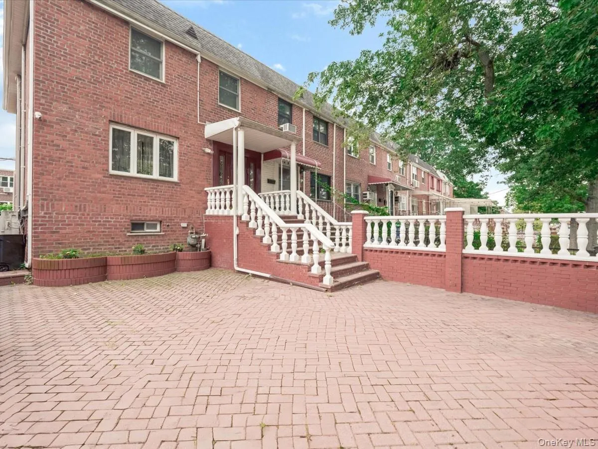 15314 76th Road, New York, NY, 3 Bedrooms Bedrooms, 6 Rooms Rooms,1 BathroomBathrooms,Residential,For Rent,76th,0,1026817 15314 76th Road, New York, NY, 3 Bedrooms Bedrooms, 6 Rooms Rooms,1 BathroomBathrooms,Residential,For Rent,76th,0,1026817