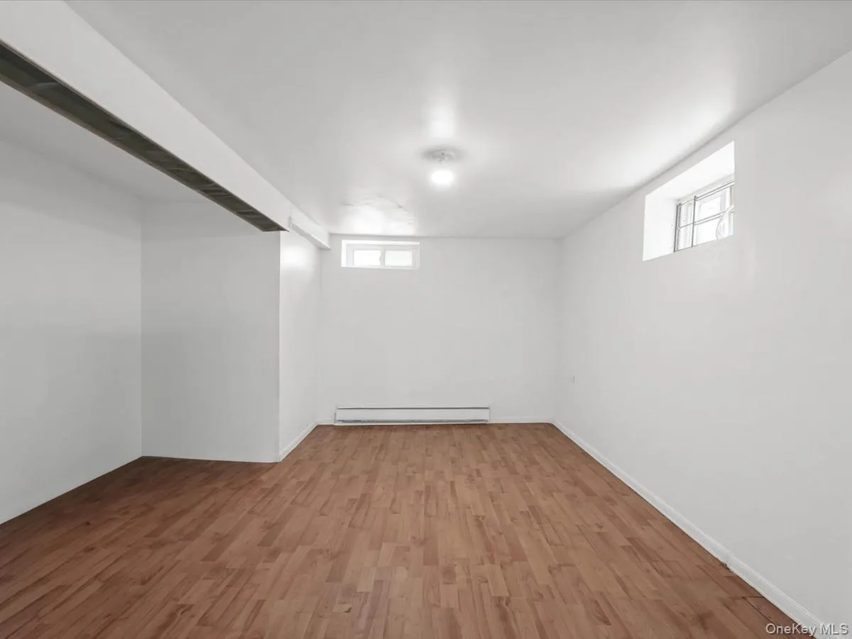 15314 76th Road, New York, NY, 3 Bedrooms Bedrooms, 6 Rooms Rooms,1 BathroomBathrooms,Residential,For Rent,76th,0,1026817 15314 76th Road, New York, NY, 3 Bedrooms Bedrooms, 6 Rooms Rooms,1 BathroomBathrooms,Residential,For Rent,76th,0,1026817