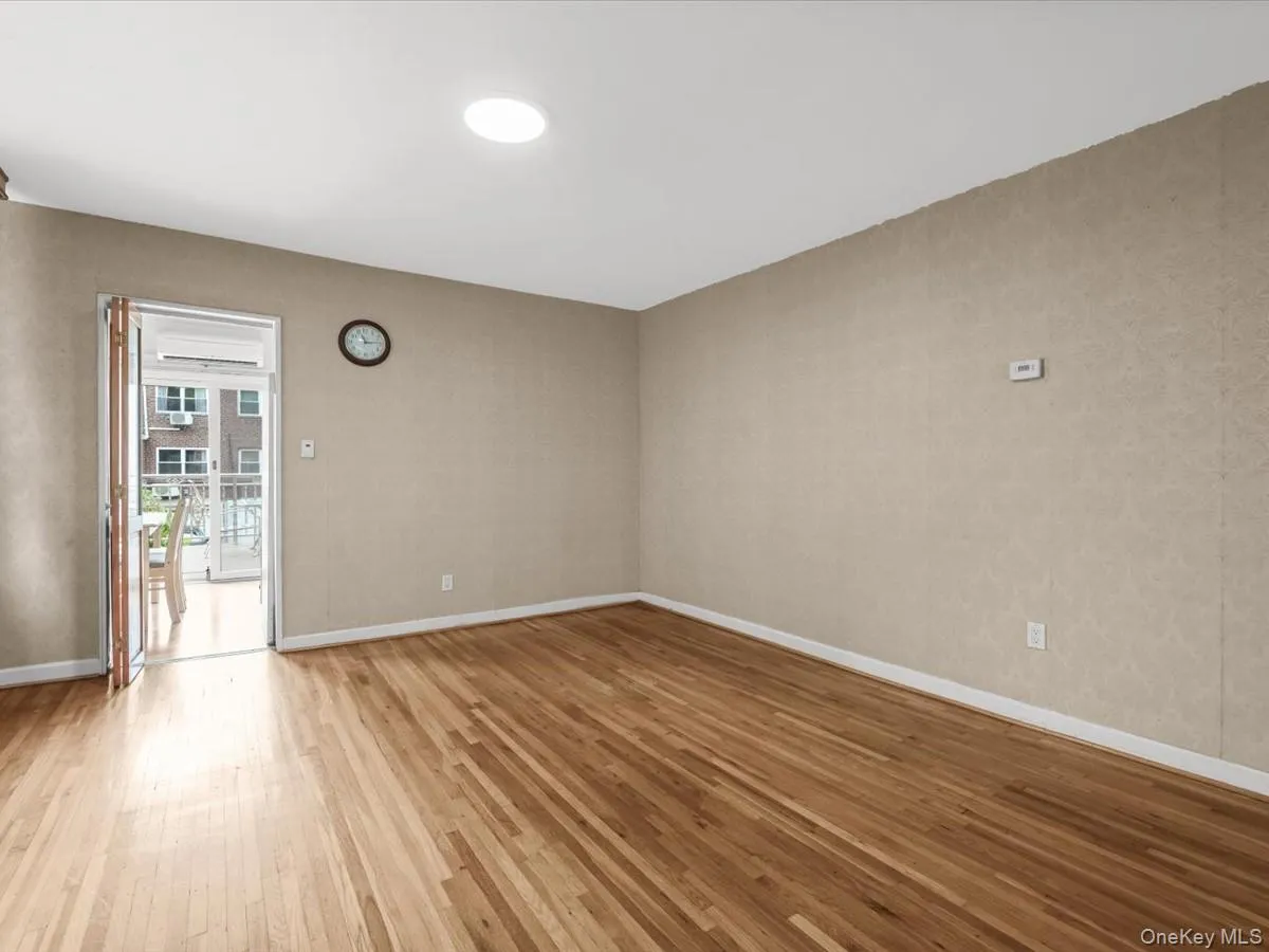 15314 76th Road, New York, NY, 3 Bedrooms Bedrooms, 6 Rooms Rooms,1 BathroomBathrooms,Residential,For Rent,76th,0,1026817 15314 76th Road, New York, NY, 3 Bedrooms Bedrooms, 6 Rooms Rooms,1 BathroomBathrooms,Residential,For Rent,76th,0,1026817