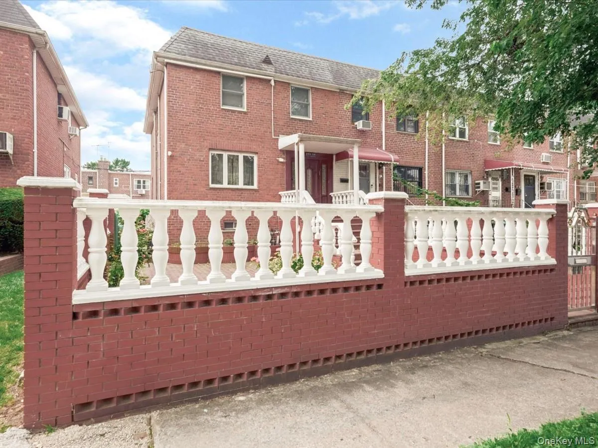 15314 76th Road, New York, NY, 3 Bedrooms Bedrooms, 6 Rooms Rooms,1 BathroomBathrooms,Residential,For Rent,76th,0,1026817 15314 76th Road, New York, NY, 3 Bedrooms Bedrooms, 6 Rooms Rooms,1 BathroomBathrooms,Residential,For Rent,76th,0,1026817