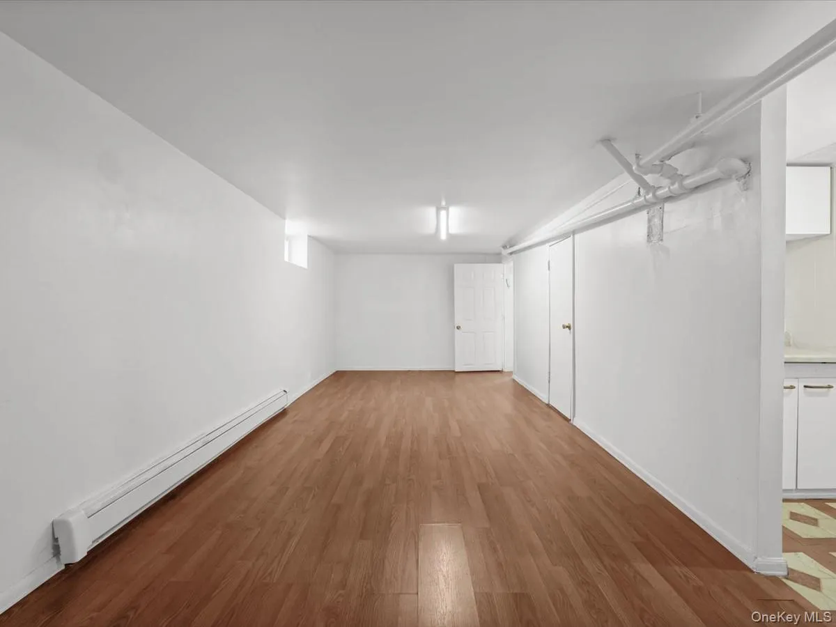 15314 76th Road, New York, NY, 3 Bedrooms Bedrooms, 6 Rooms Rooms,1 BathroomBathrooms,Residential,For Rent,76th,0,1026817 15314 76th Road, New York, NY, 3 Bedrooms Bedrooms, 6 Rooms Rooms,1 BathroomBathrooms,Residential,For Rent,76th,0,1026817