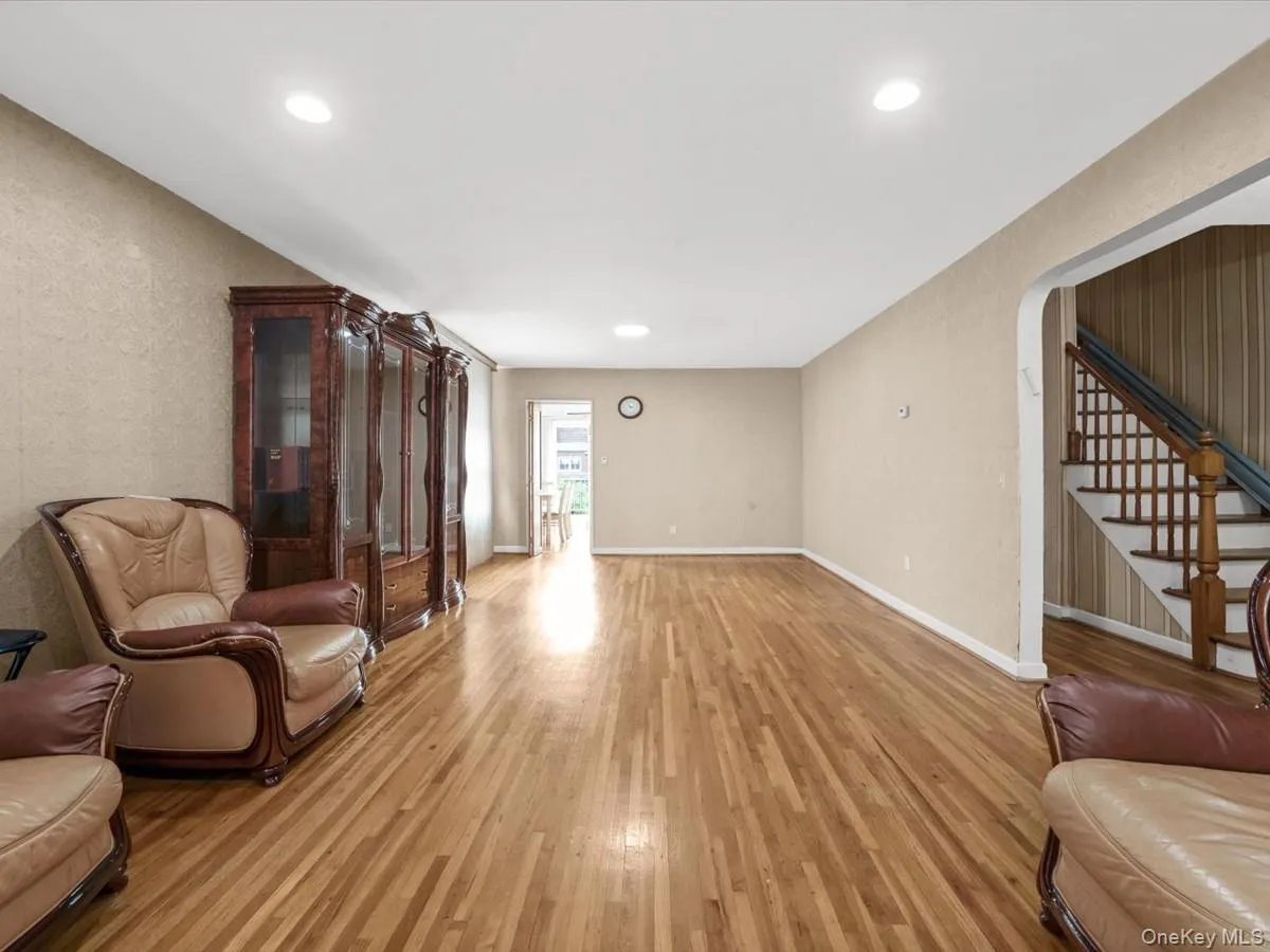 15314 76th Road, New York, NY, 3 Bedrooms Bedrooms, 6 Rooms Rooms,1 BathroomBathrooms,Residential,For Rent,76th,0,1026817 15314 76th Road, New York, NY, 3 Bedrooms Bedrooms, 6 Rooms Rooms,1 BathroomBathrooms,Residential,For Rent,76th,0,1026817