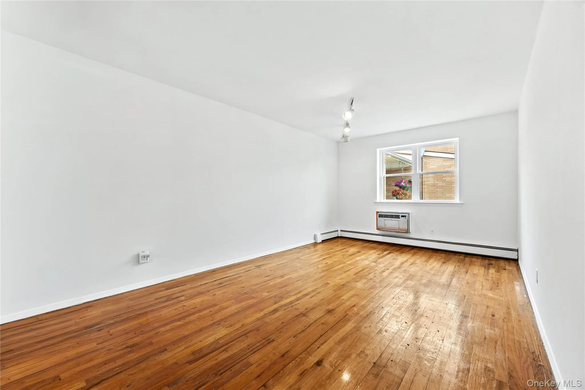 212 Westend Avenue, Hempstead, NY, 1 Bedroom Bedrooms, 3 Rooms Rooms,1 BathroomBathrooms,Residential,For Rent,Westend,0,1026818 212 Westend Avenue, Hempstead, NY, 1 Bedroom Bedrooms, 3 Rooms Rooms,1 BathroomBathrooms,Residential,For Rent,Westend,0,1026818